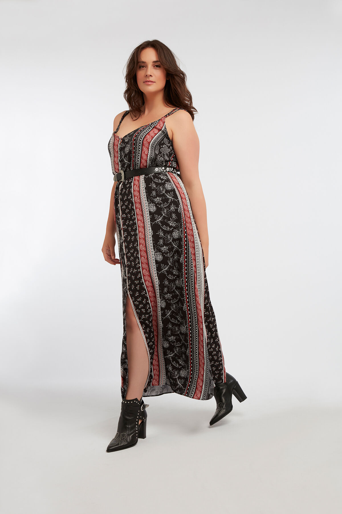 Vestido maxi con botones image number 5