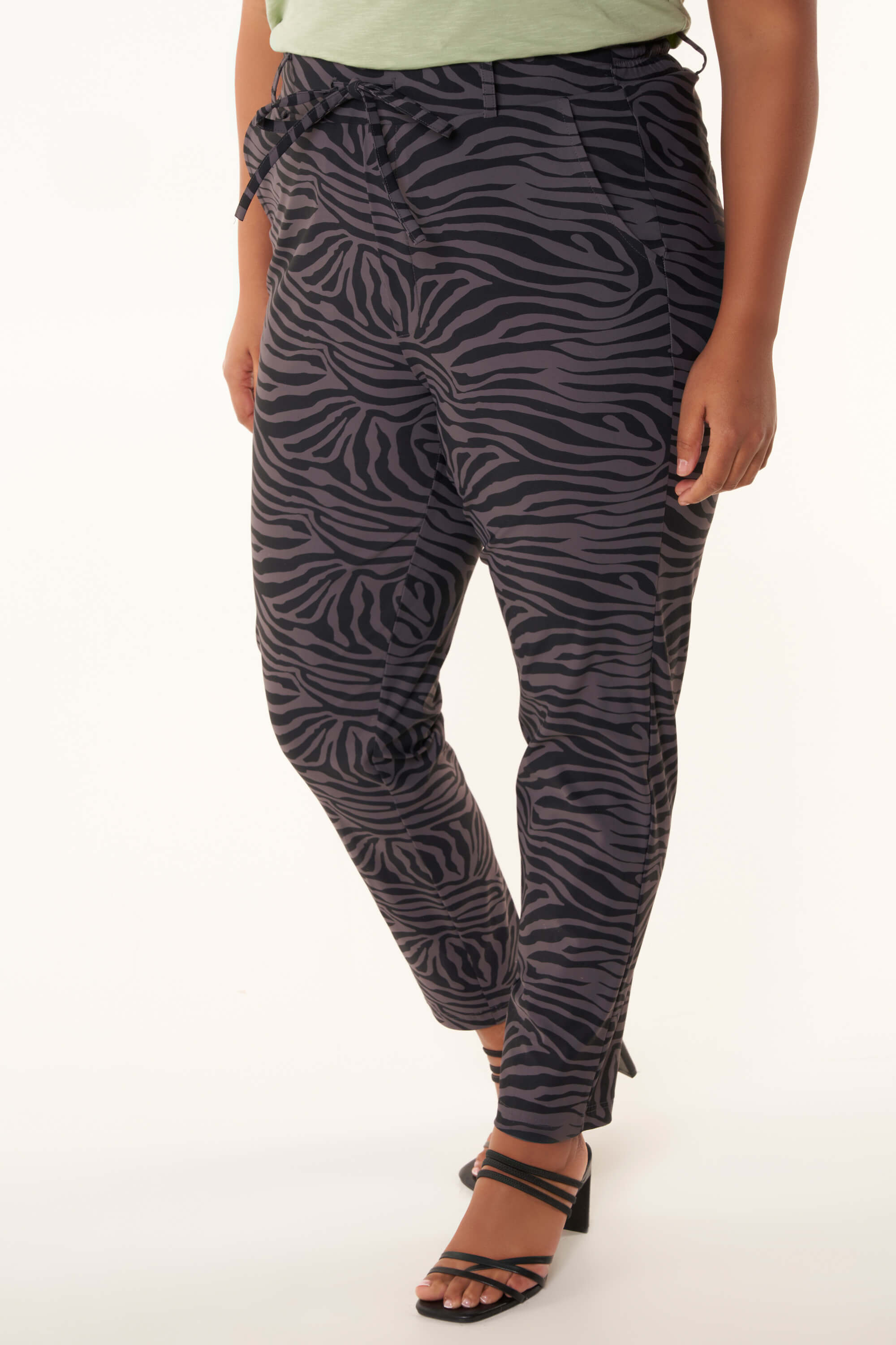 Pantal&oacute;n a prueba de viajes image number 5