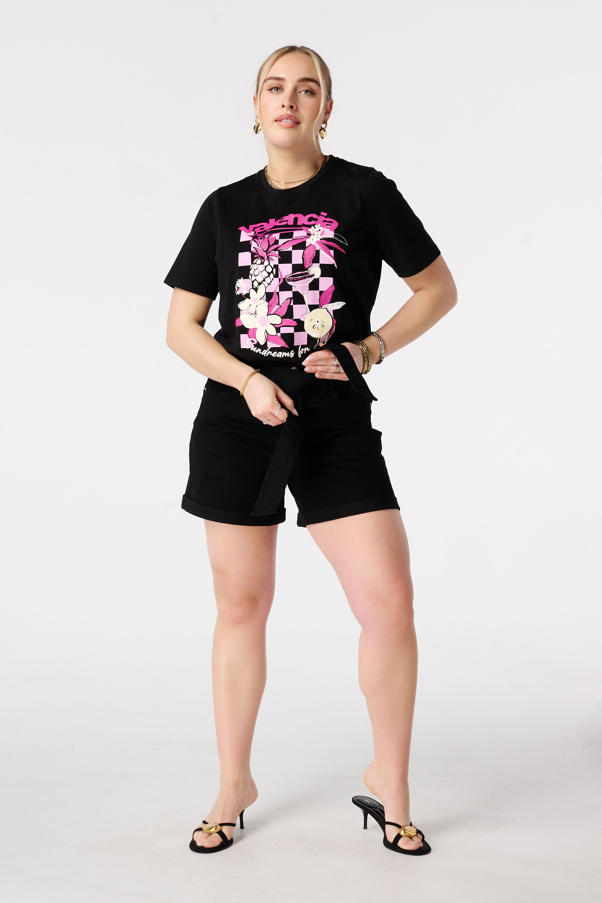 Short vaquero con cintura decorada