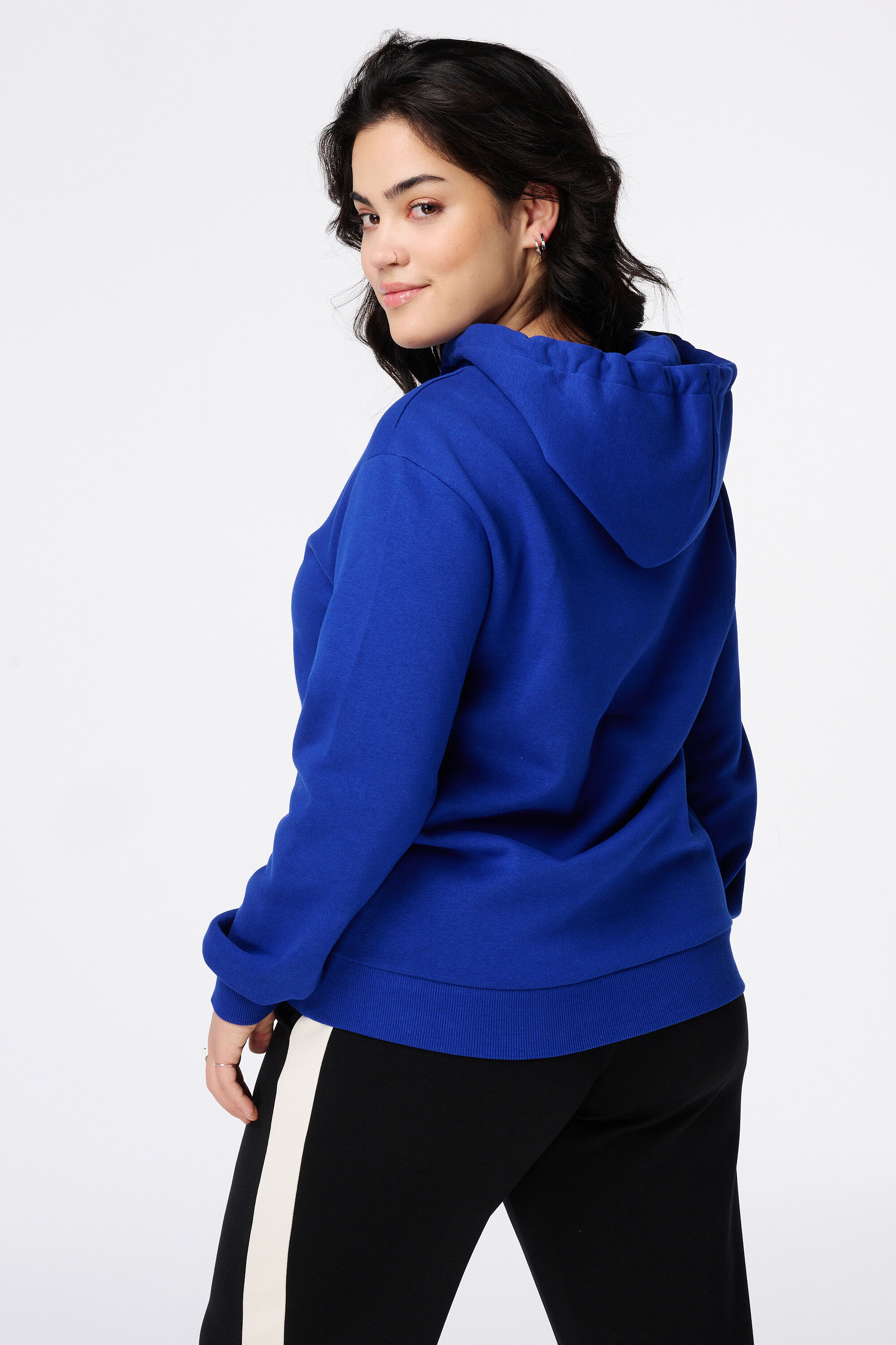 Sudadera con capucha y texto image number 3