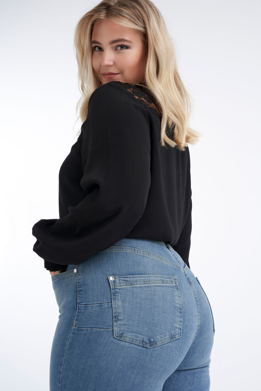 Vaqueros SCULPTS de corte pitillo  image number 3