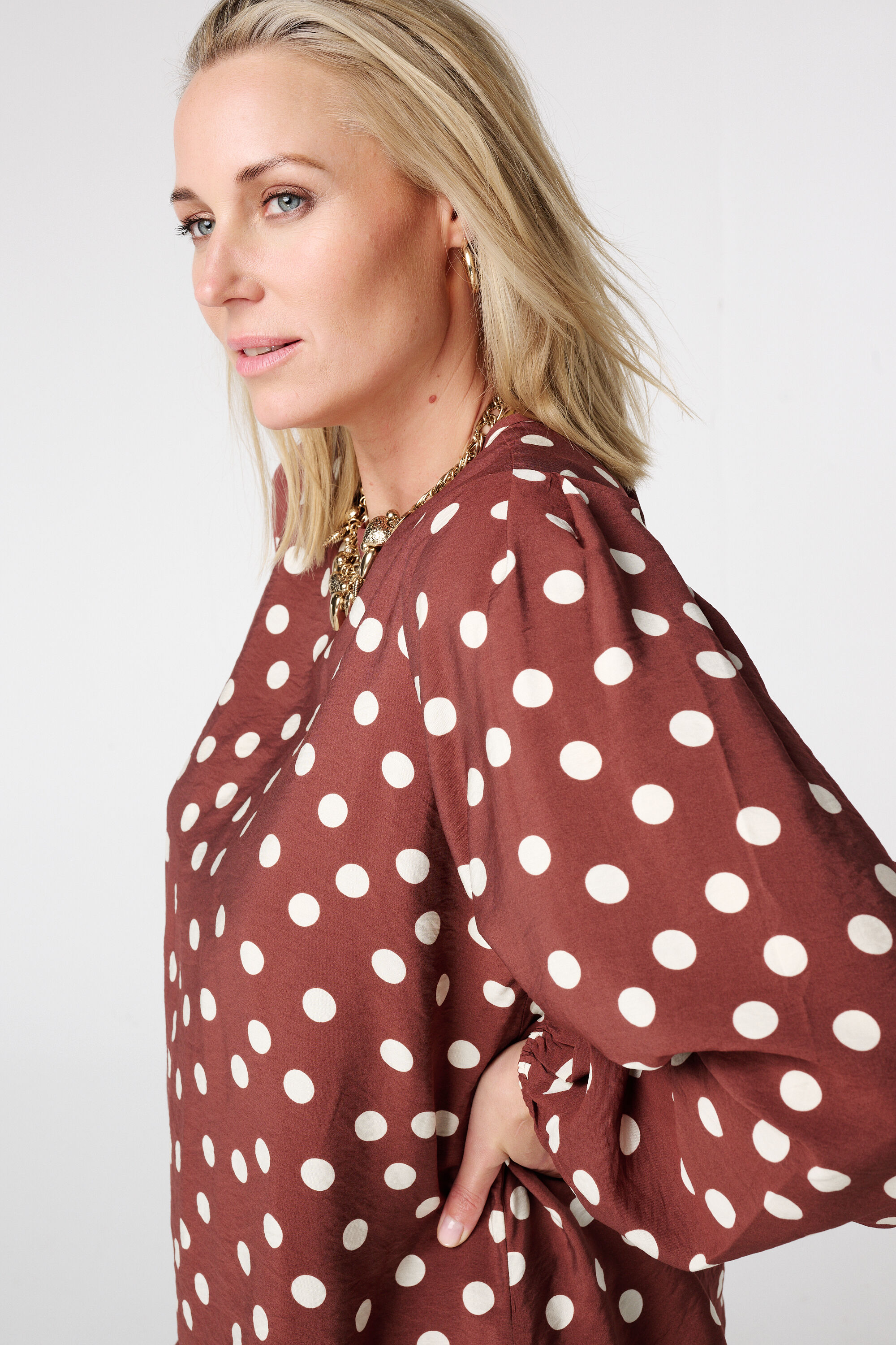 Blusa con estampado de lunares y cord&oacute;n image number 4