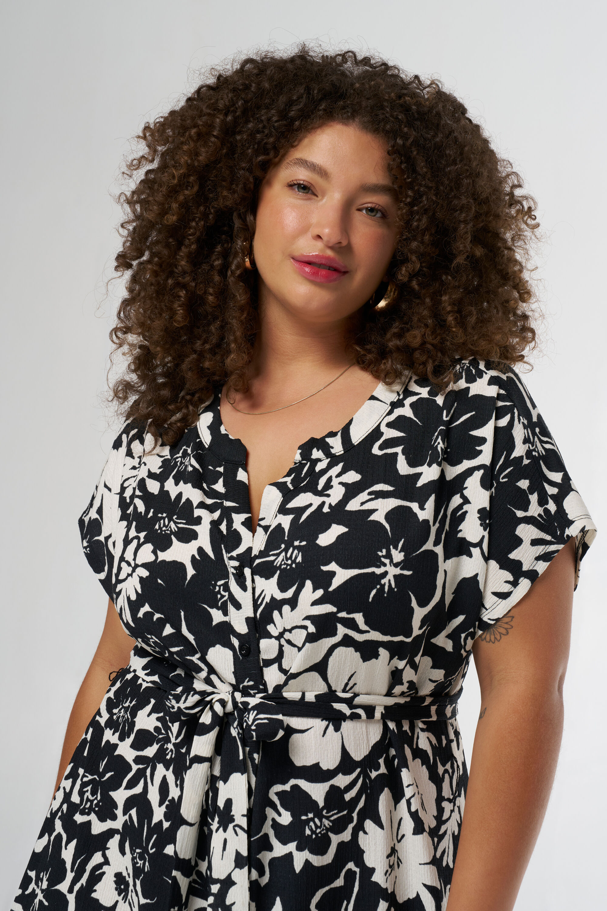 Vestido estampado con botones image number 5