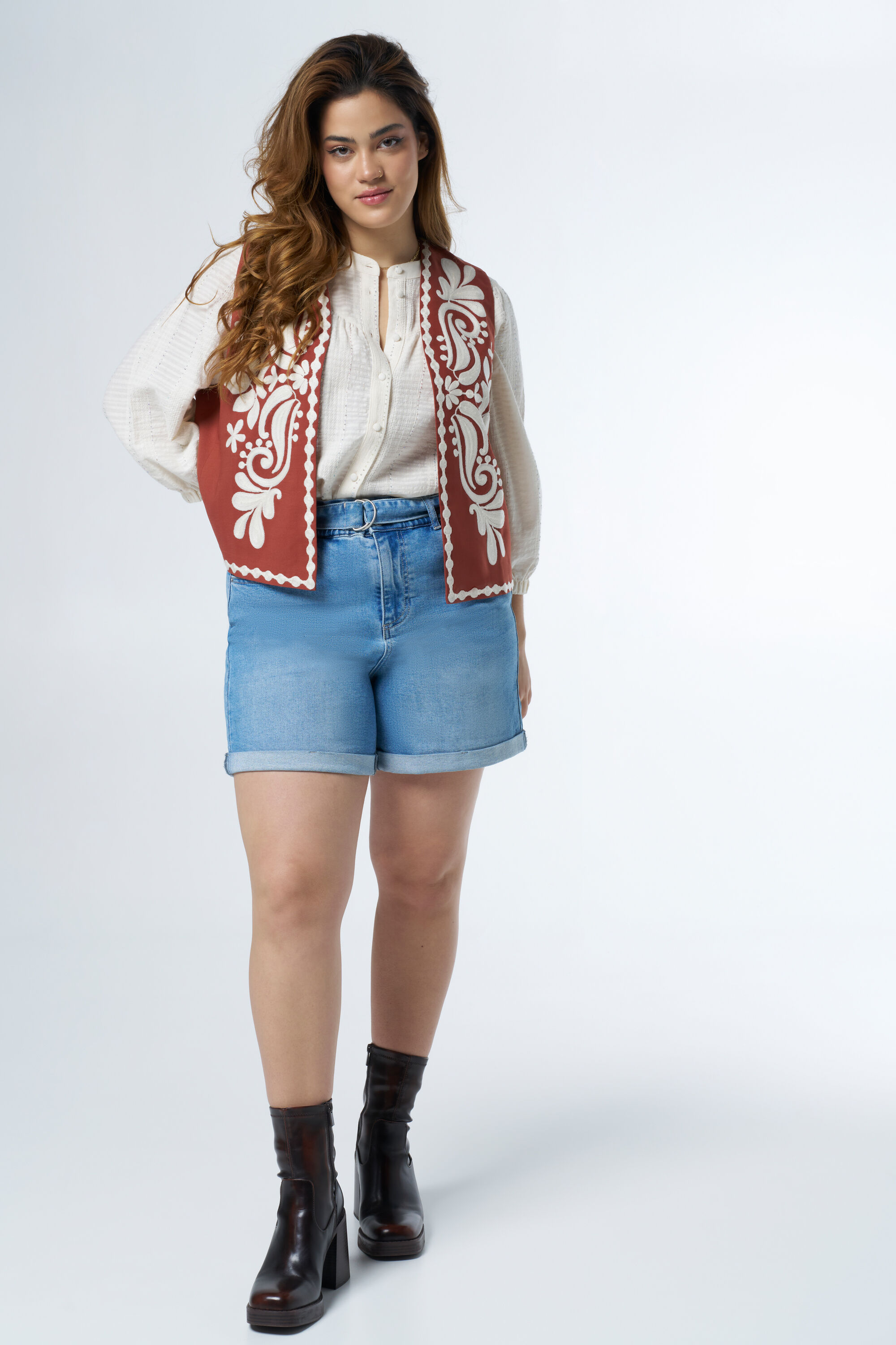 Chaleco bordado image number 5