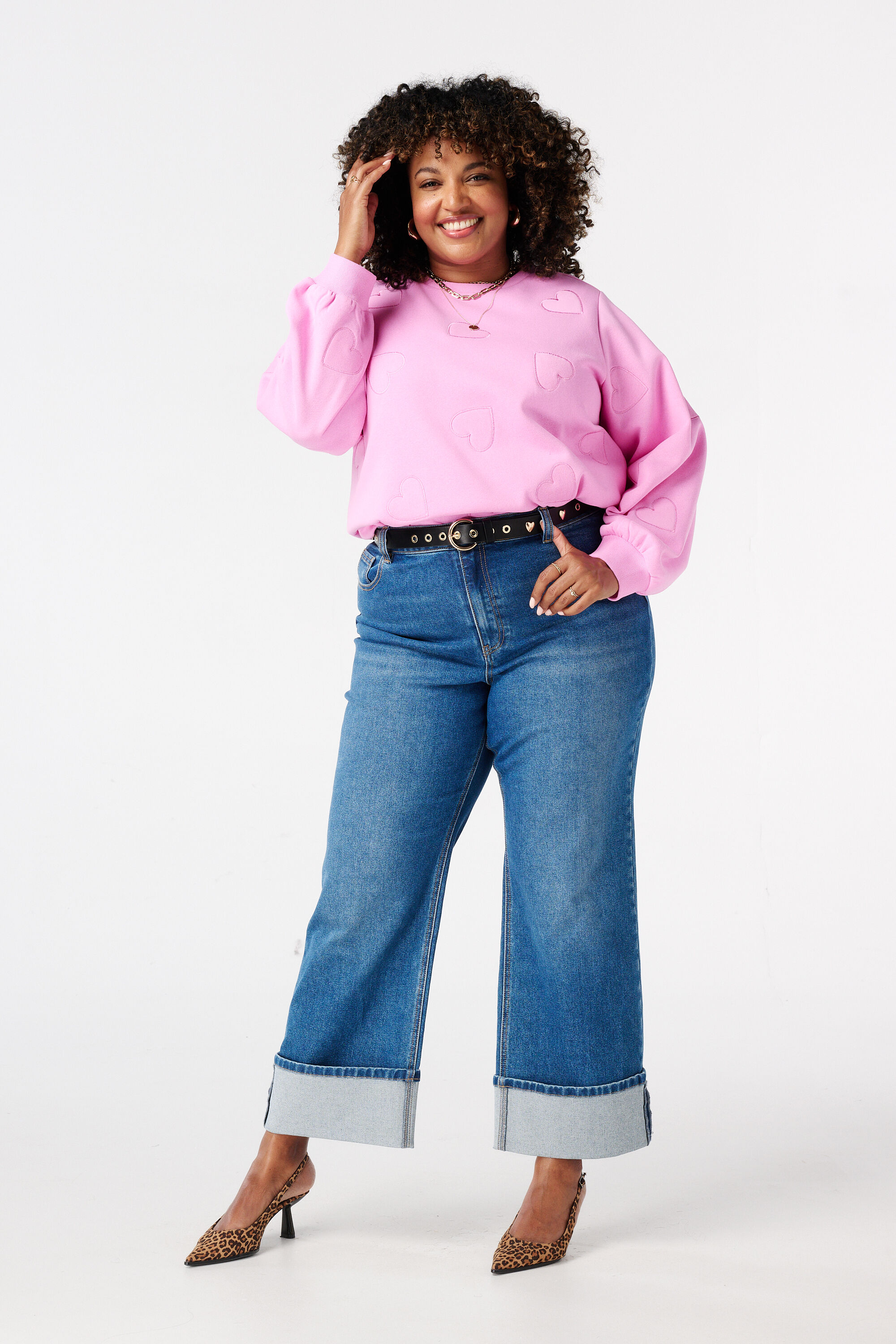 Jersey con corazones bordados image number 5