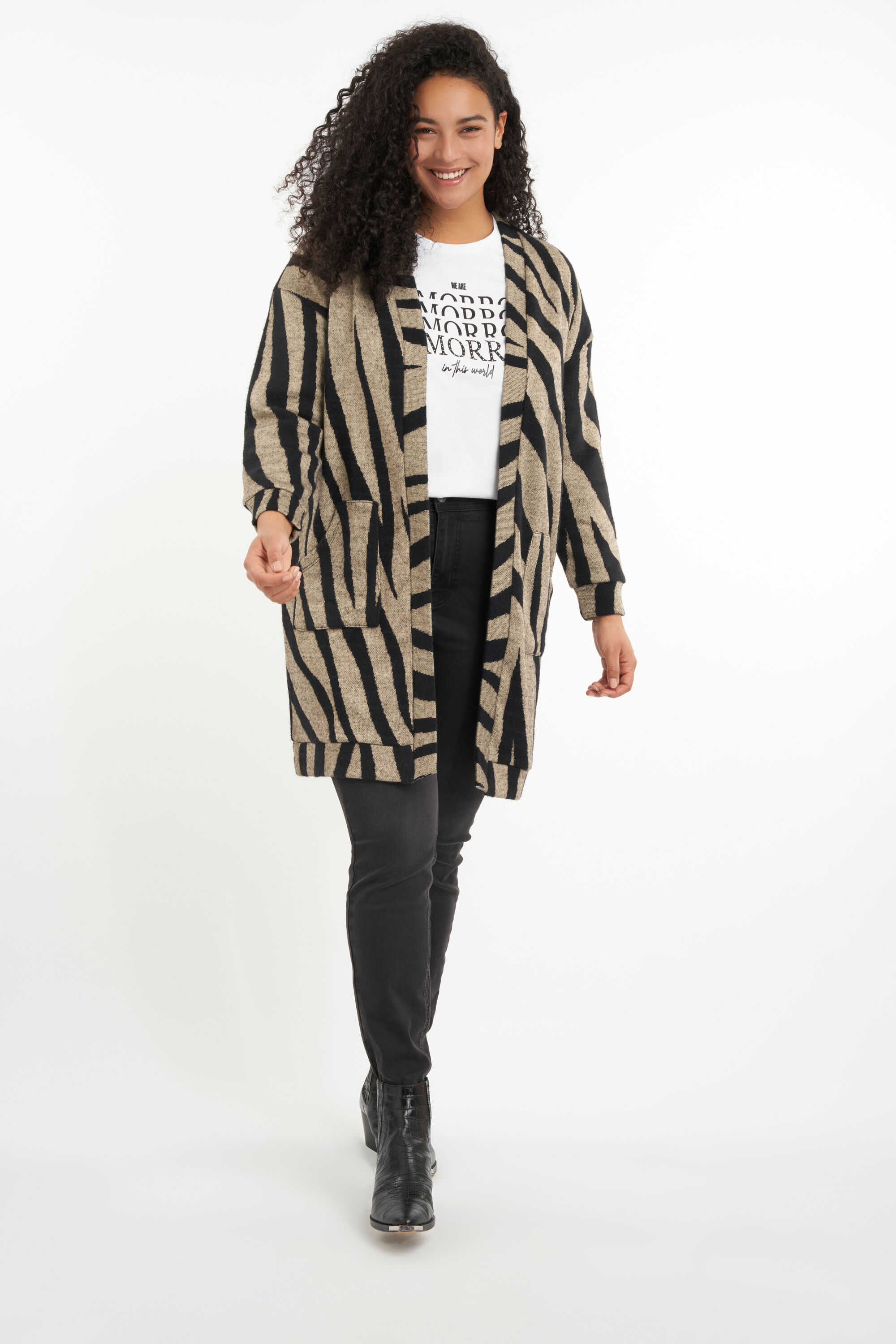 C&aacute;rdigan con estampado image number 6