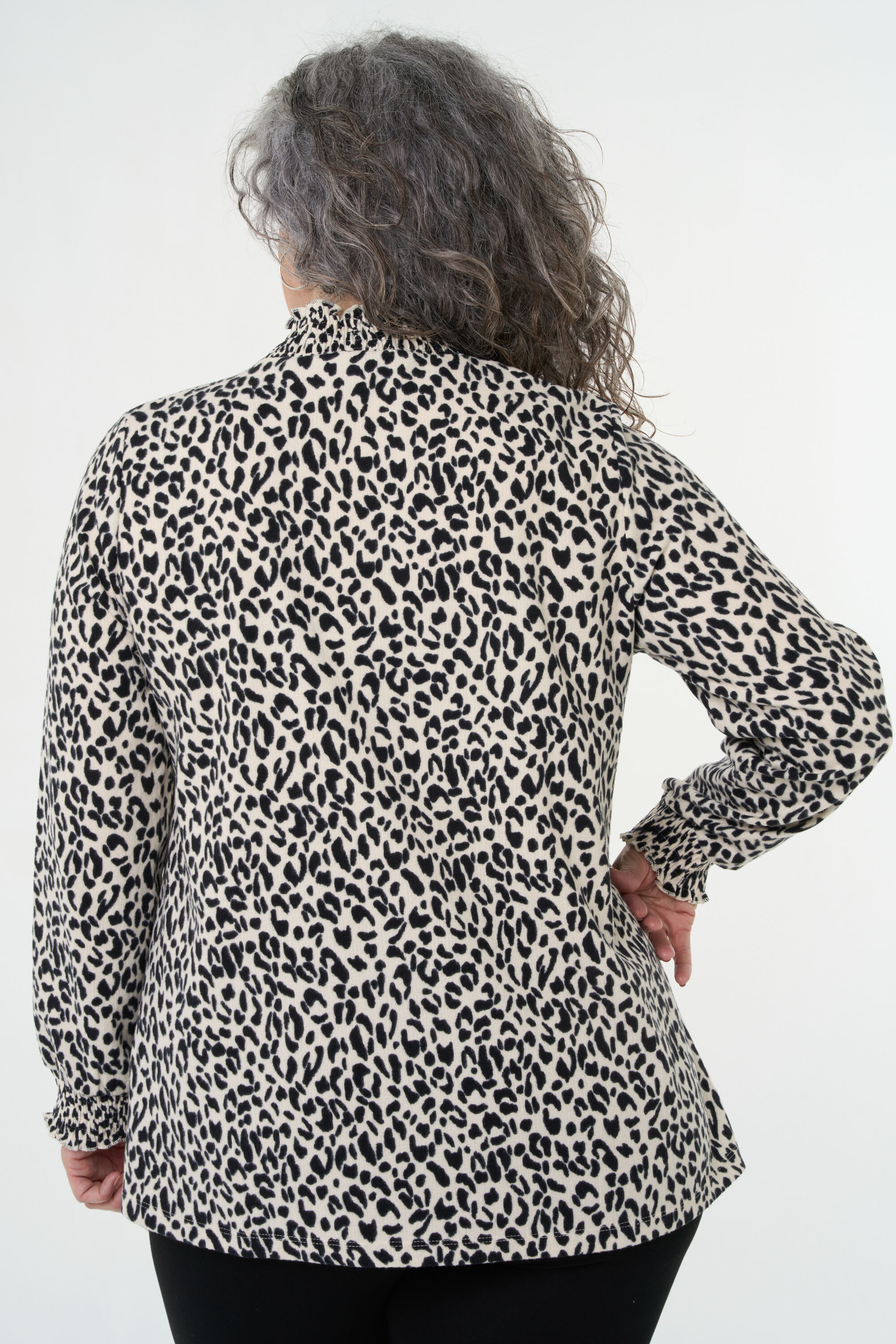 Top con estampado de pantera image number 4