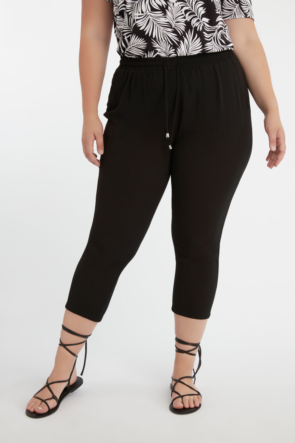 Pantalones de corte holgado image number 3