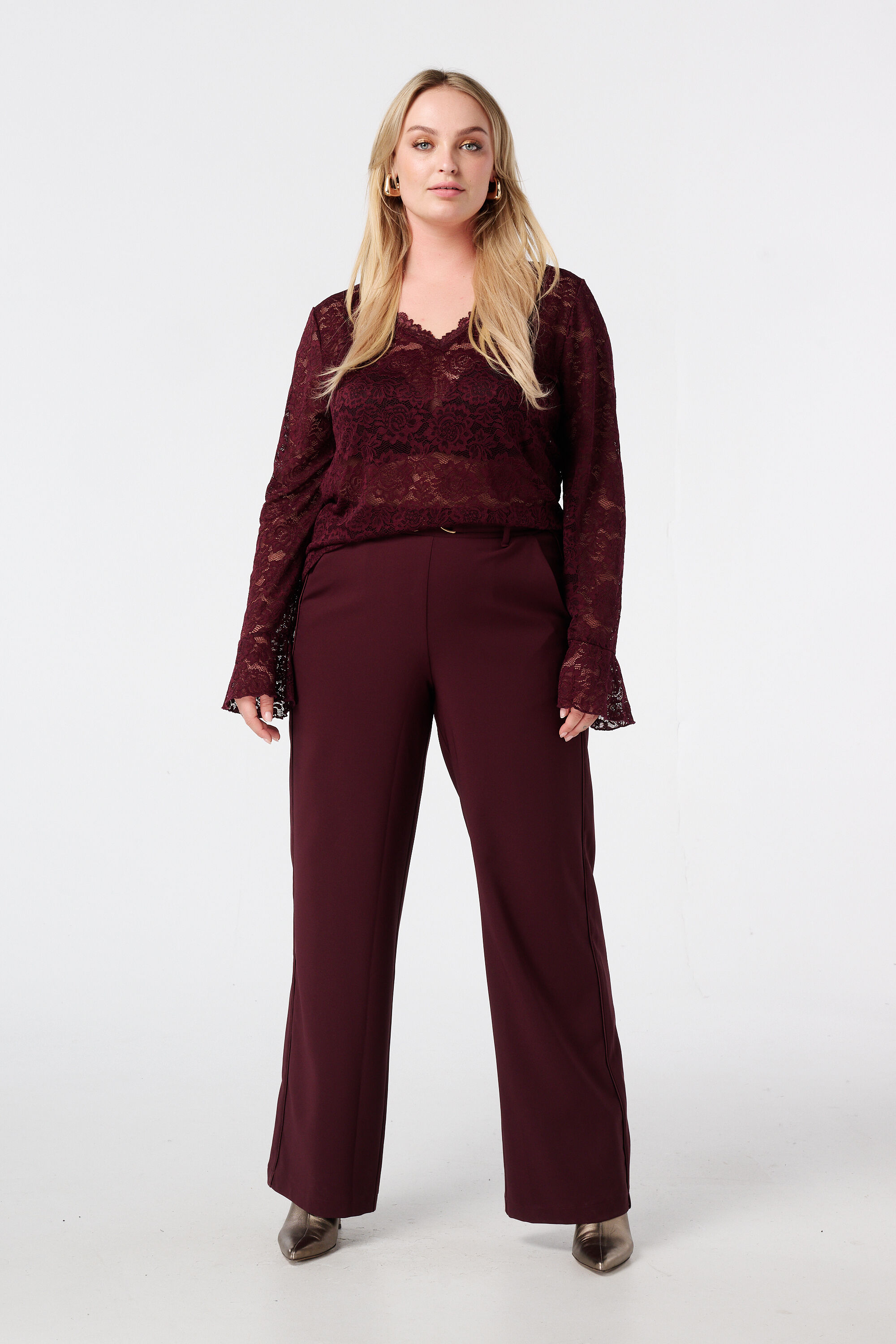 Top de encaje con mangas largas image number 5