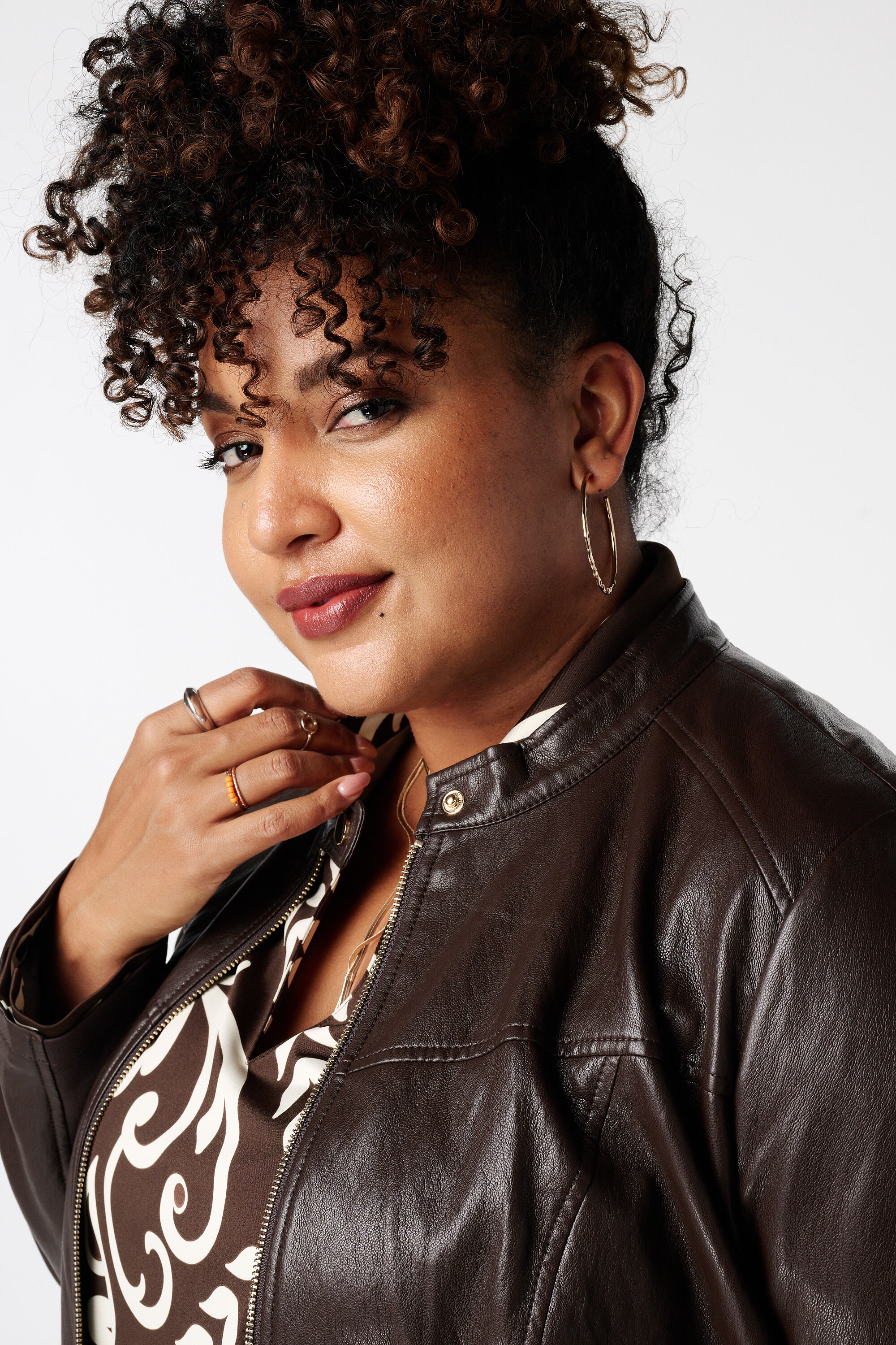 Cazadora de cuero sint&eacute;tico image number 4