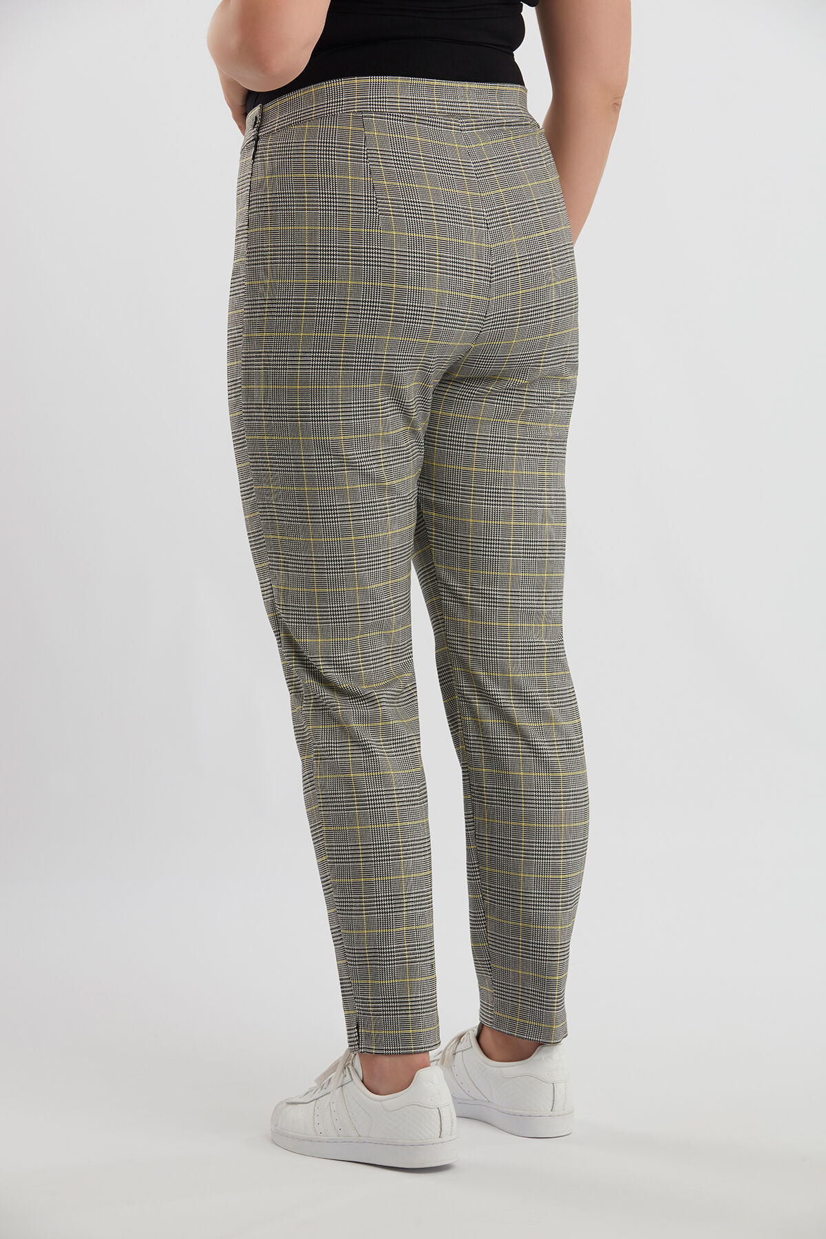 Pantal&oacute;n de cuadros con cremallera image number 3