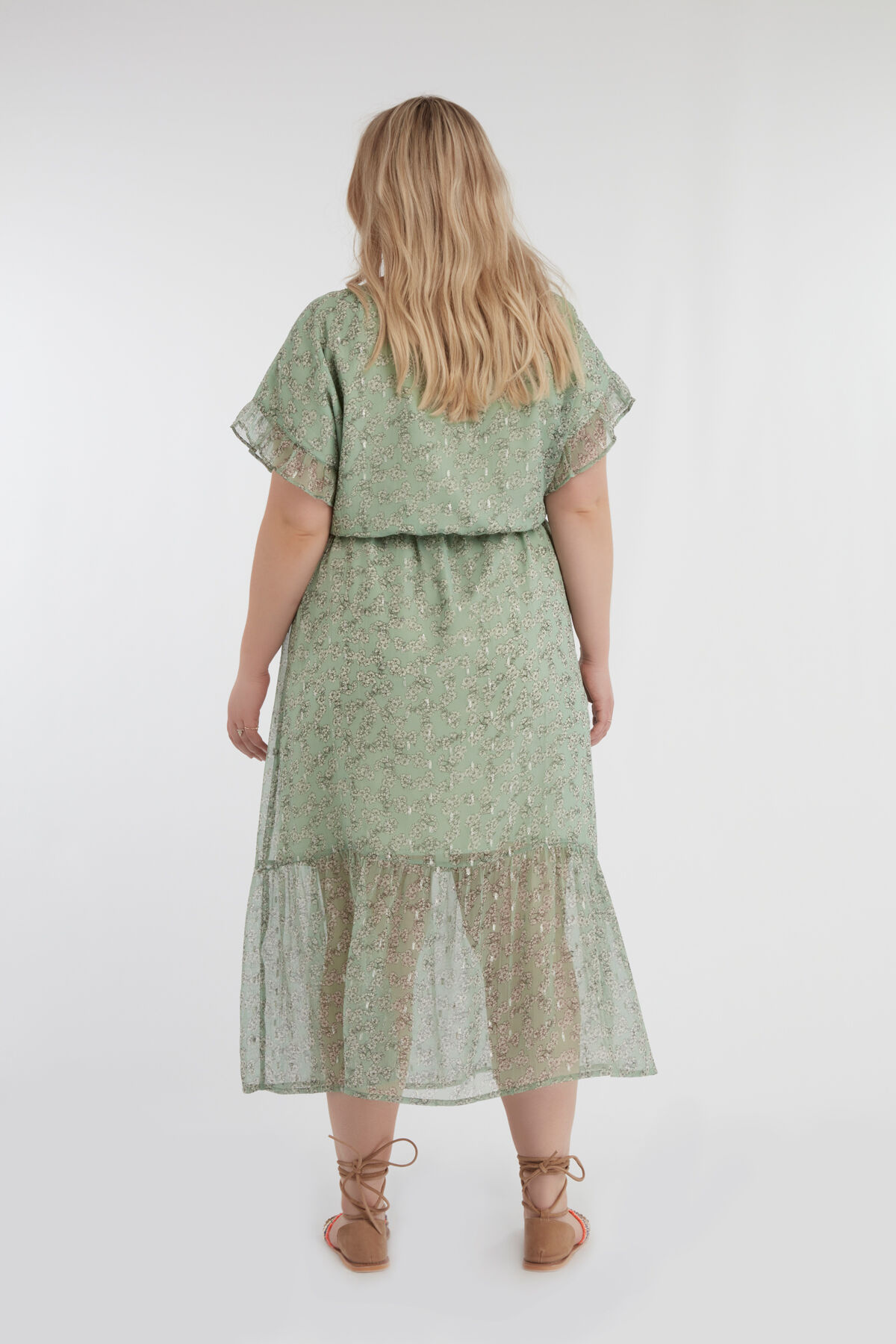 Vestido cruzado con estampado de flores y volantes image number 5