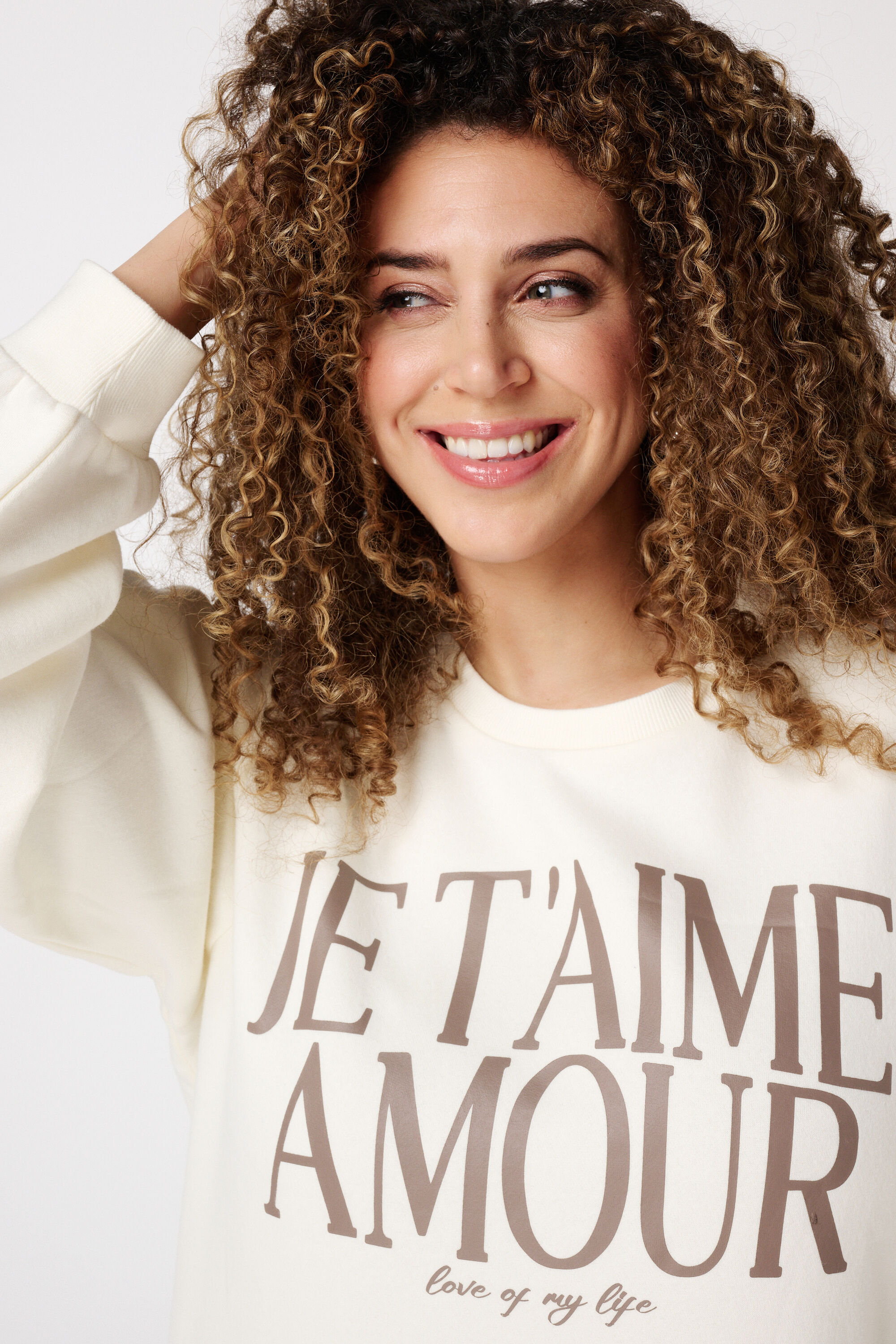 Su&eacute;ter con texto image number 4