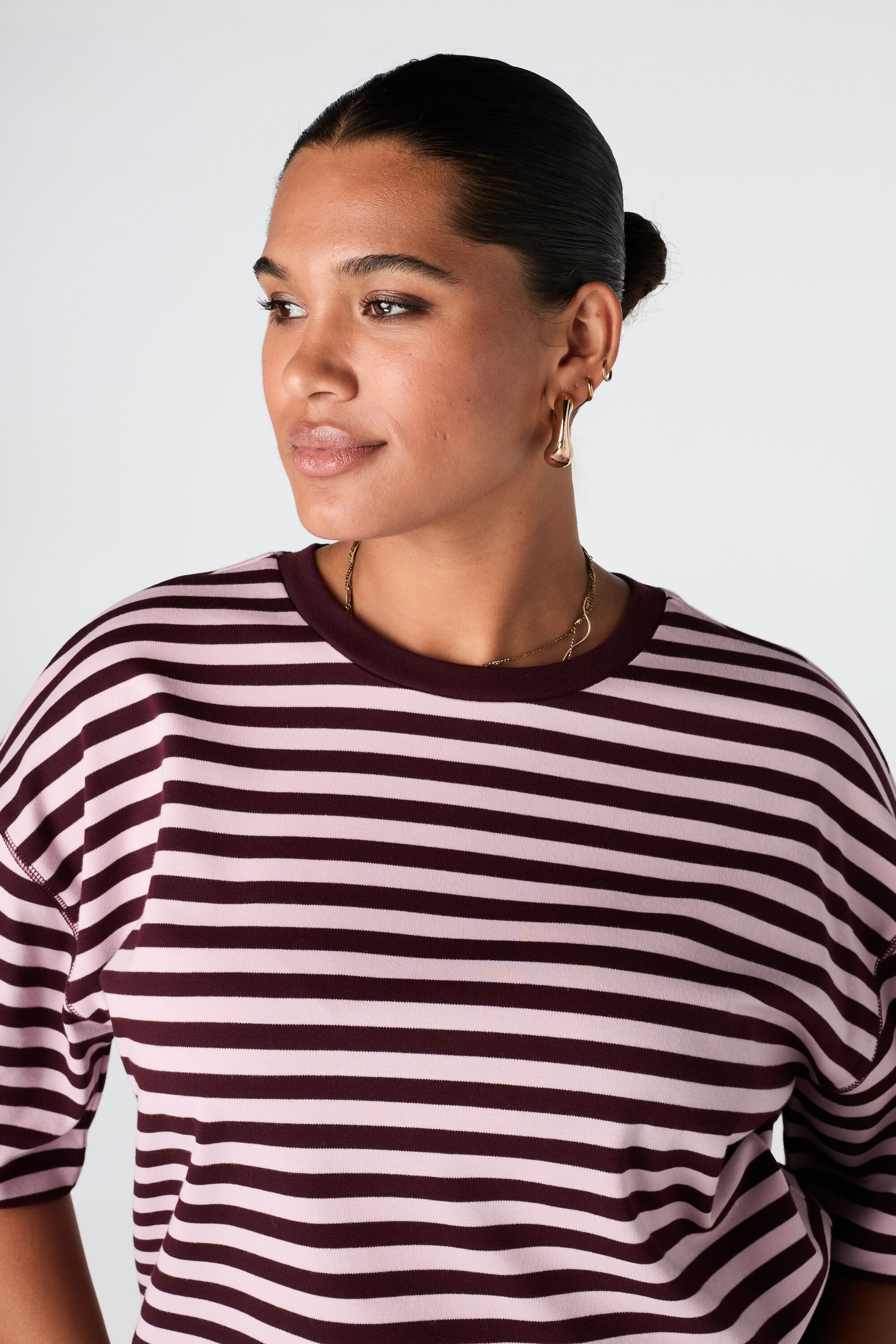 Camiseta oversize de rayas image number 4