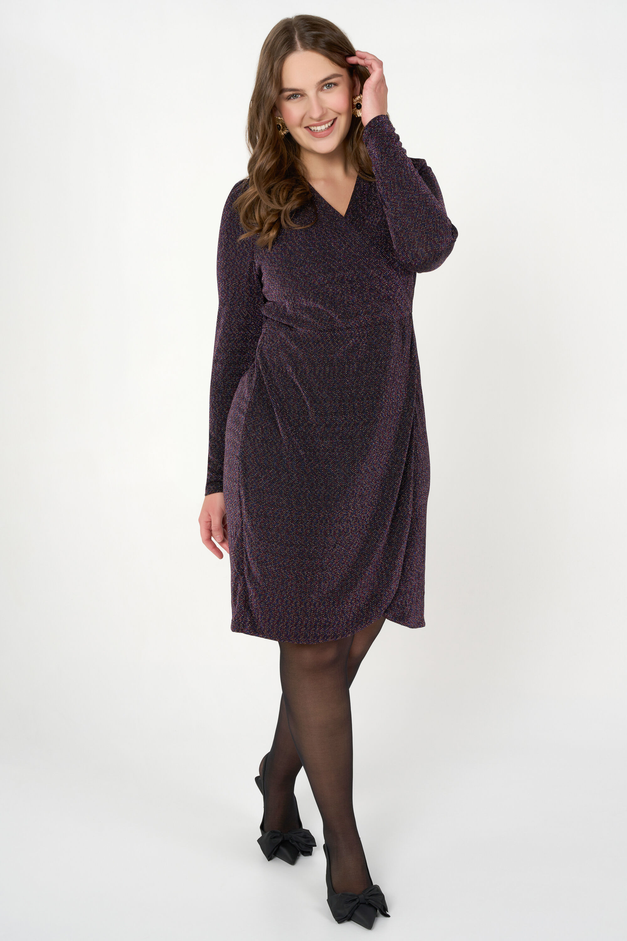 Vestido con detalles brillantes image number 5