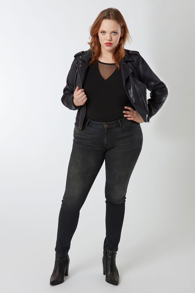 Vaqueros pitillo negros para figuras en forma de O image number 0