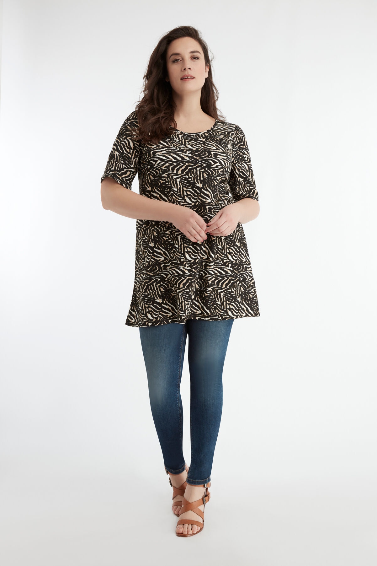 Camiseta larga estampada image number 5