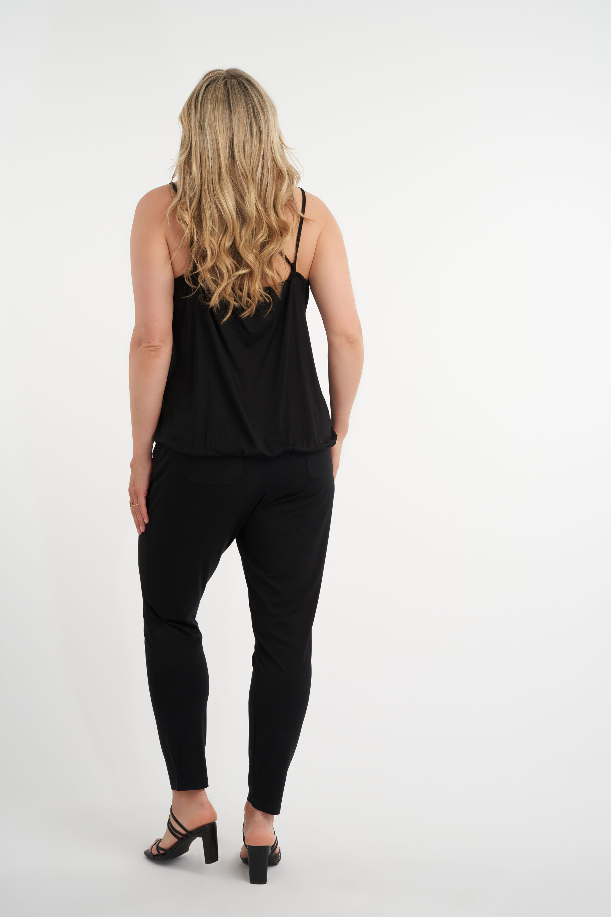 Pantalones holgados  image number 4