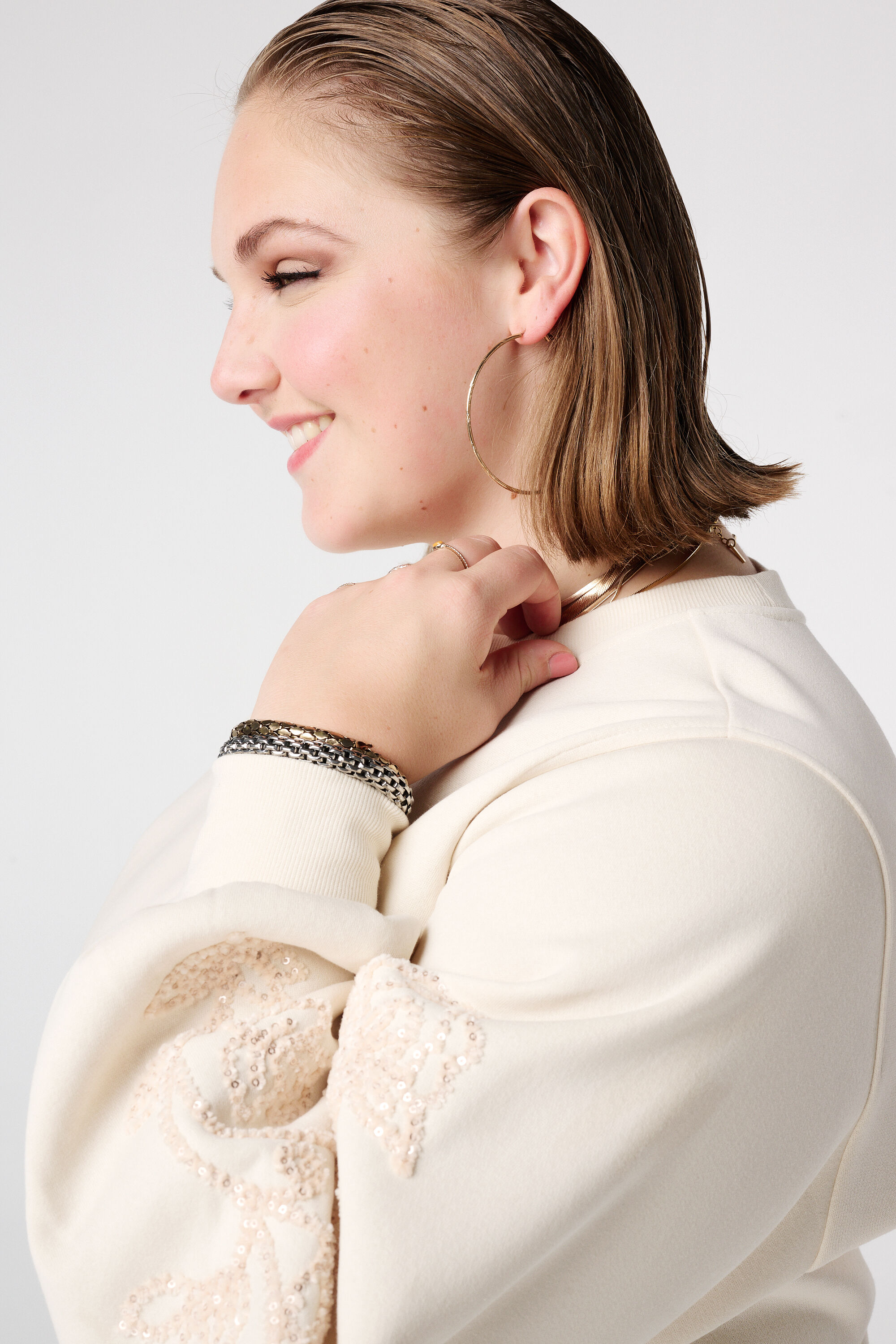 Jersey con bordados suaves en las mangas image number 4