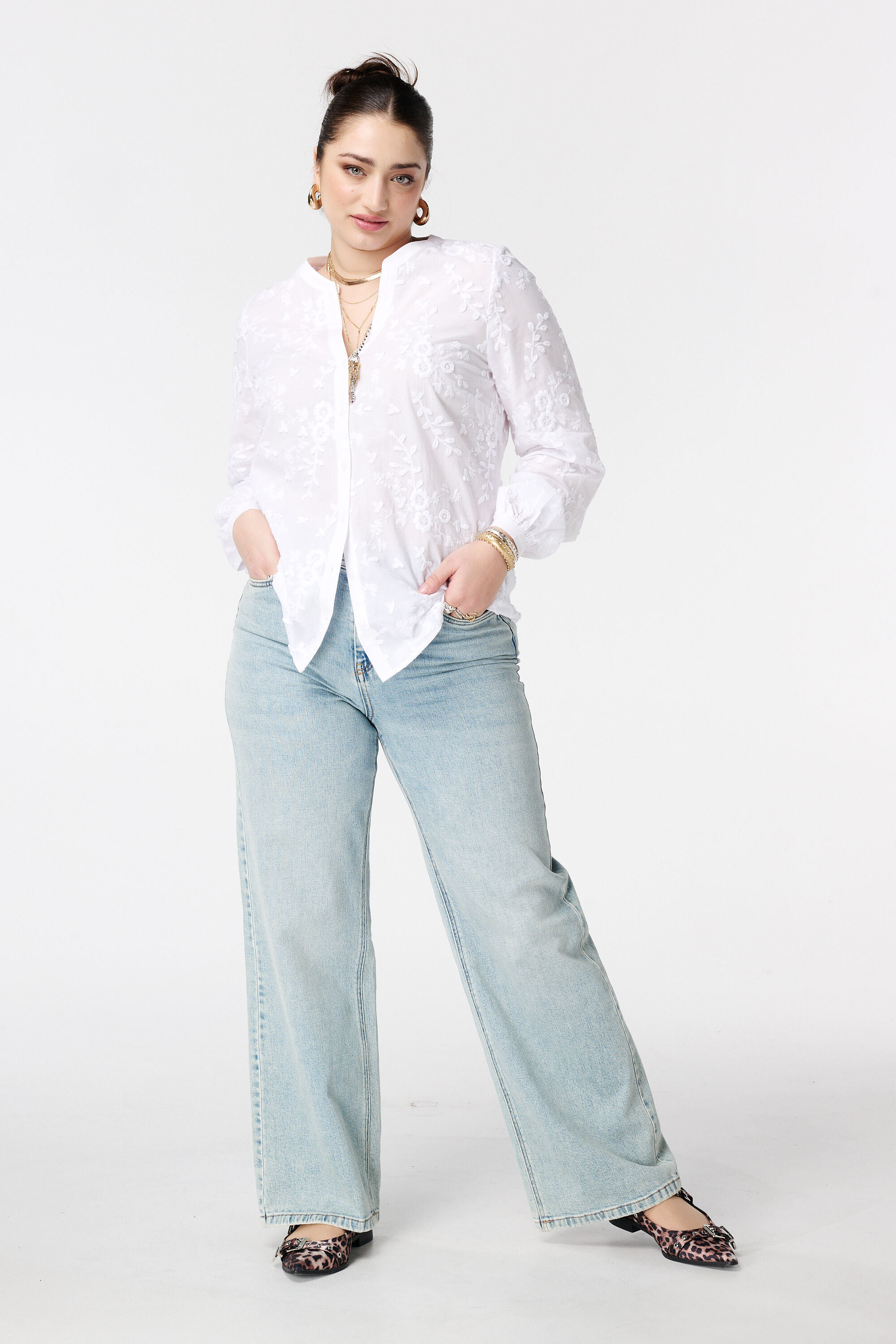 Blusa con estampado floral 3D image number 5