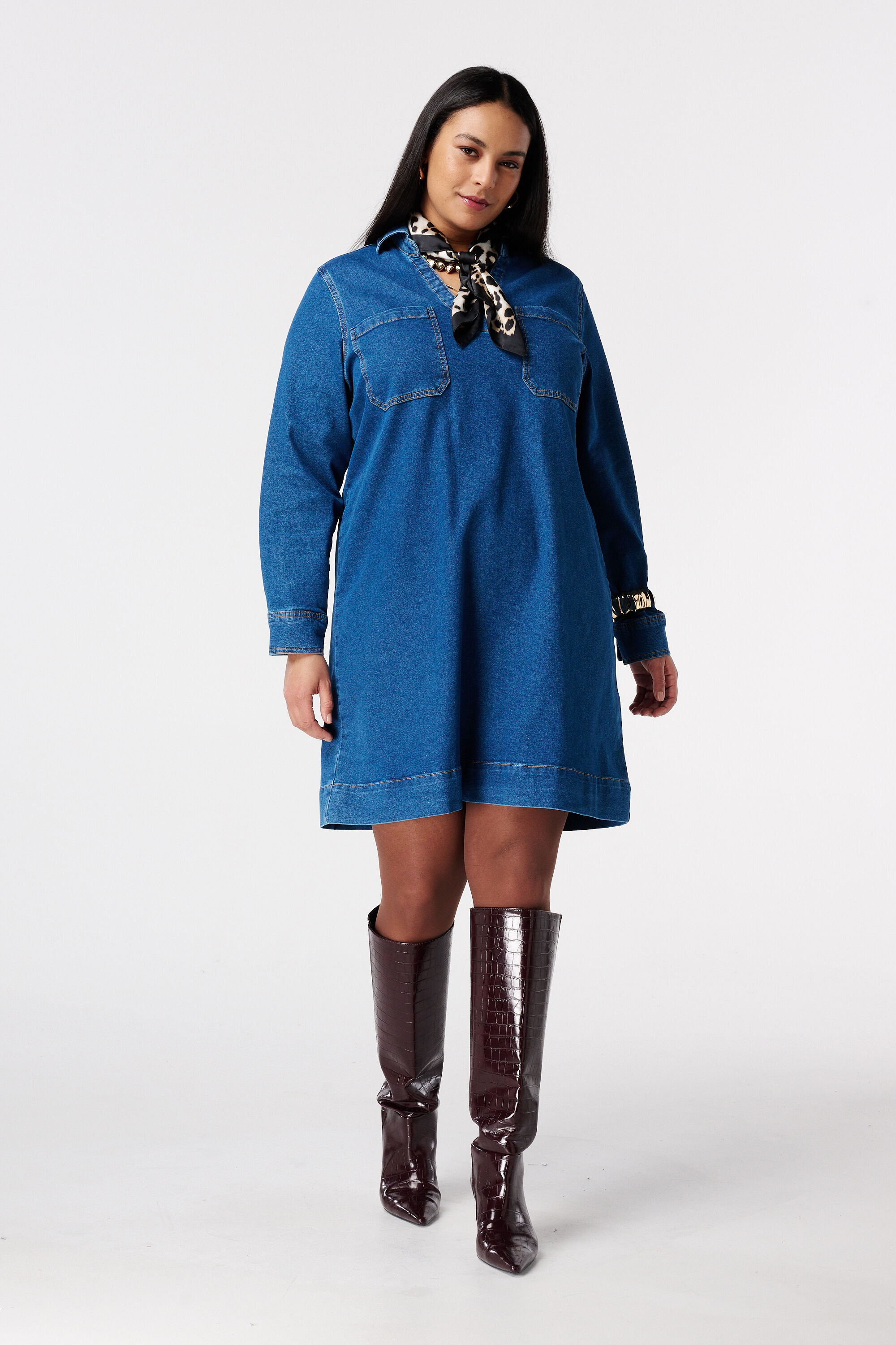 Vestido vaquero con escote en V