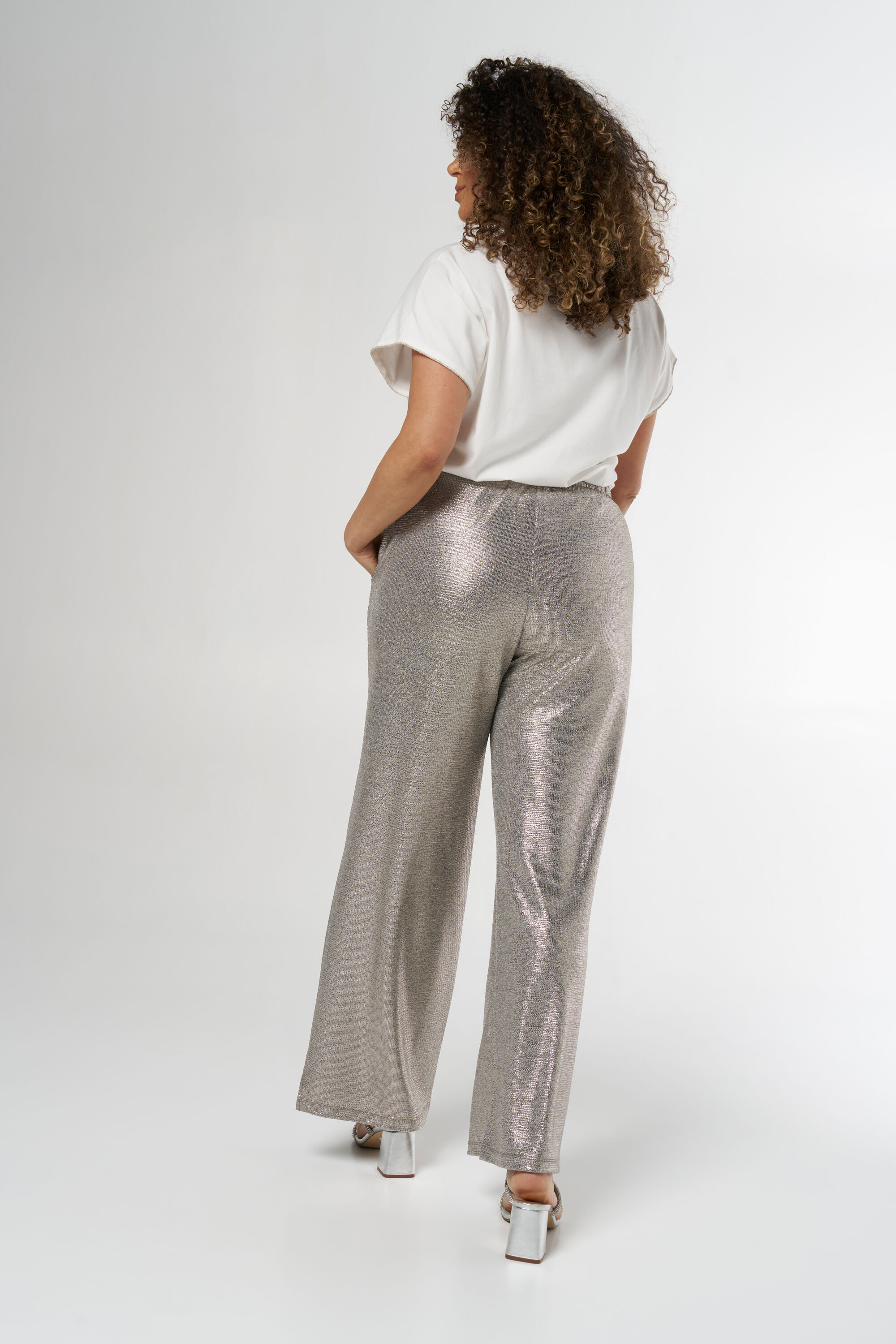Pantalones con tejido brillante image number 3