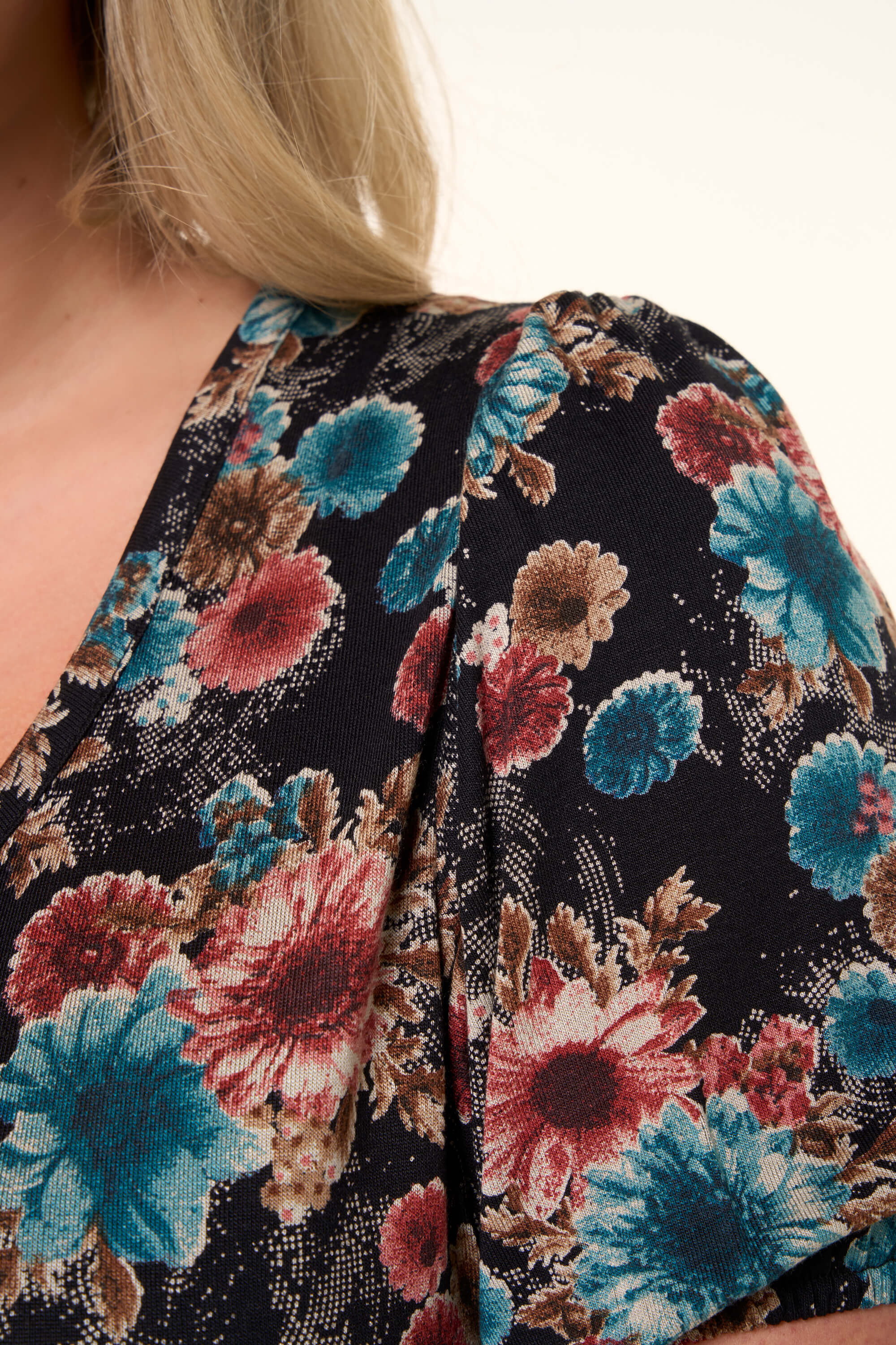 Vestido largo con estampado  image number 5