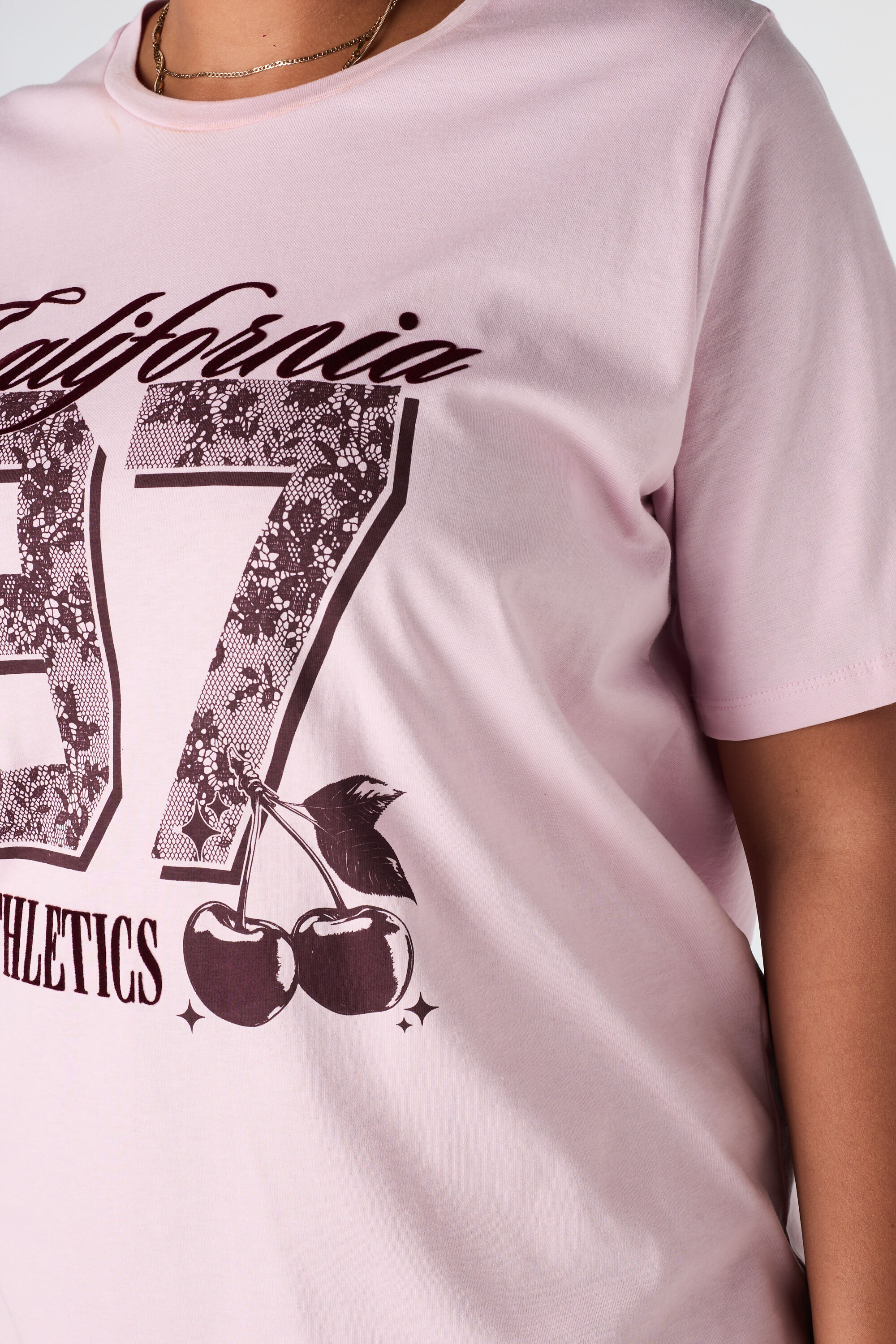 Camiseta con dise&ntilde;o de encaje image number 6