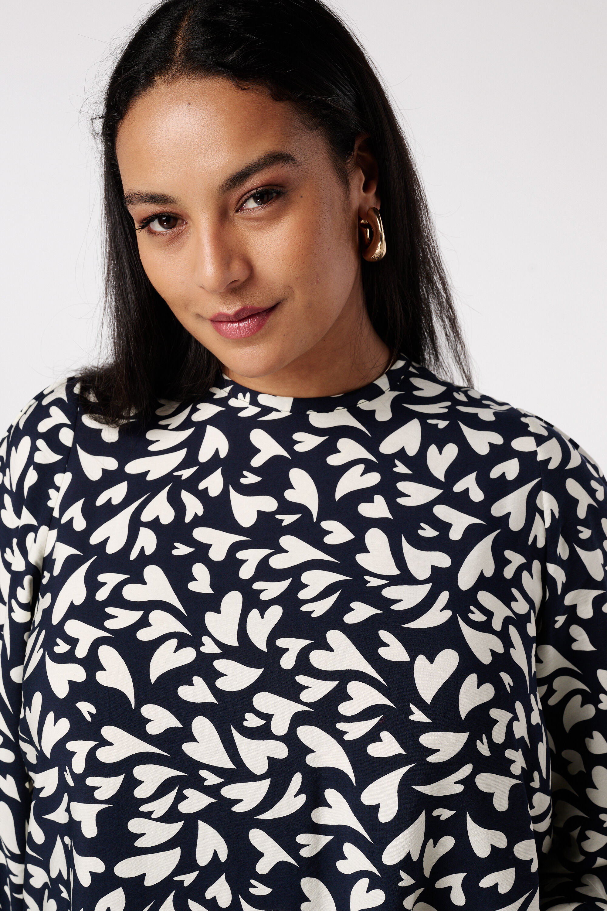 Blusa con estampado de lunares y cord&oacute;n image number 4