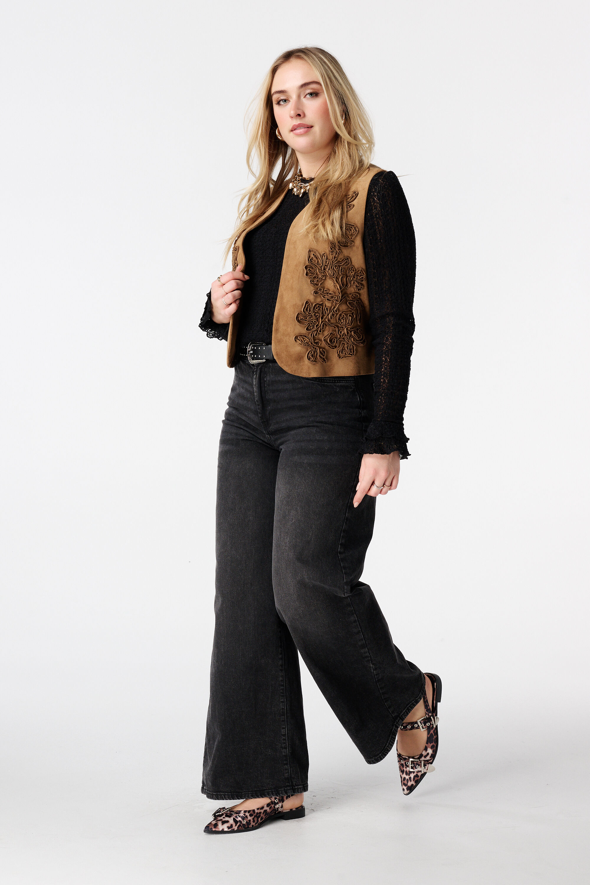 Vaqueros de pierna ancha y cintura alta image number 0