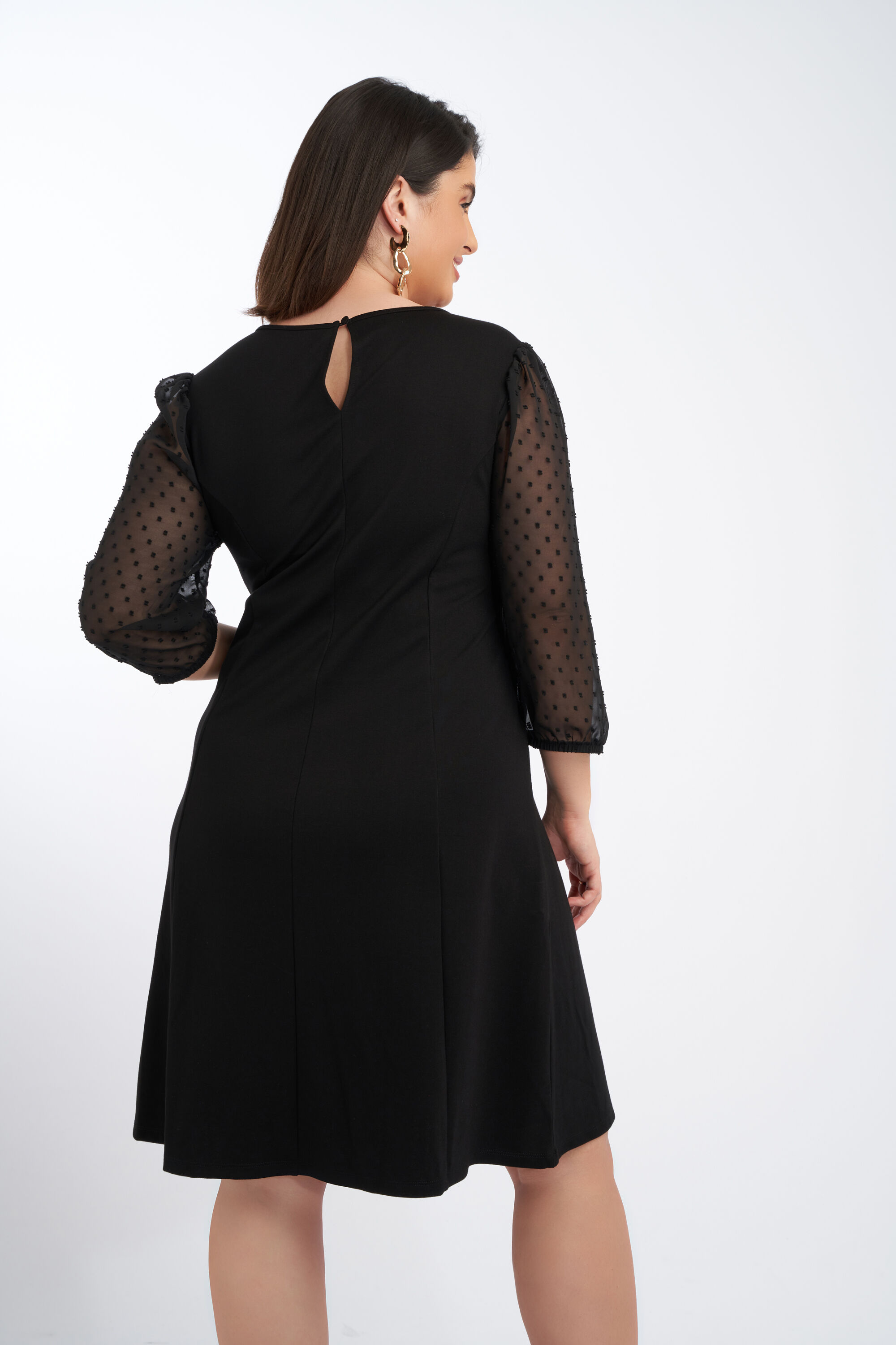 Vestido con mangas transparentes image number 3