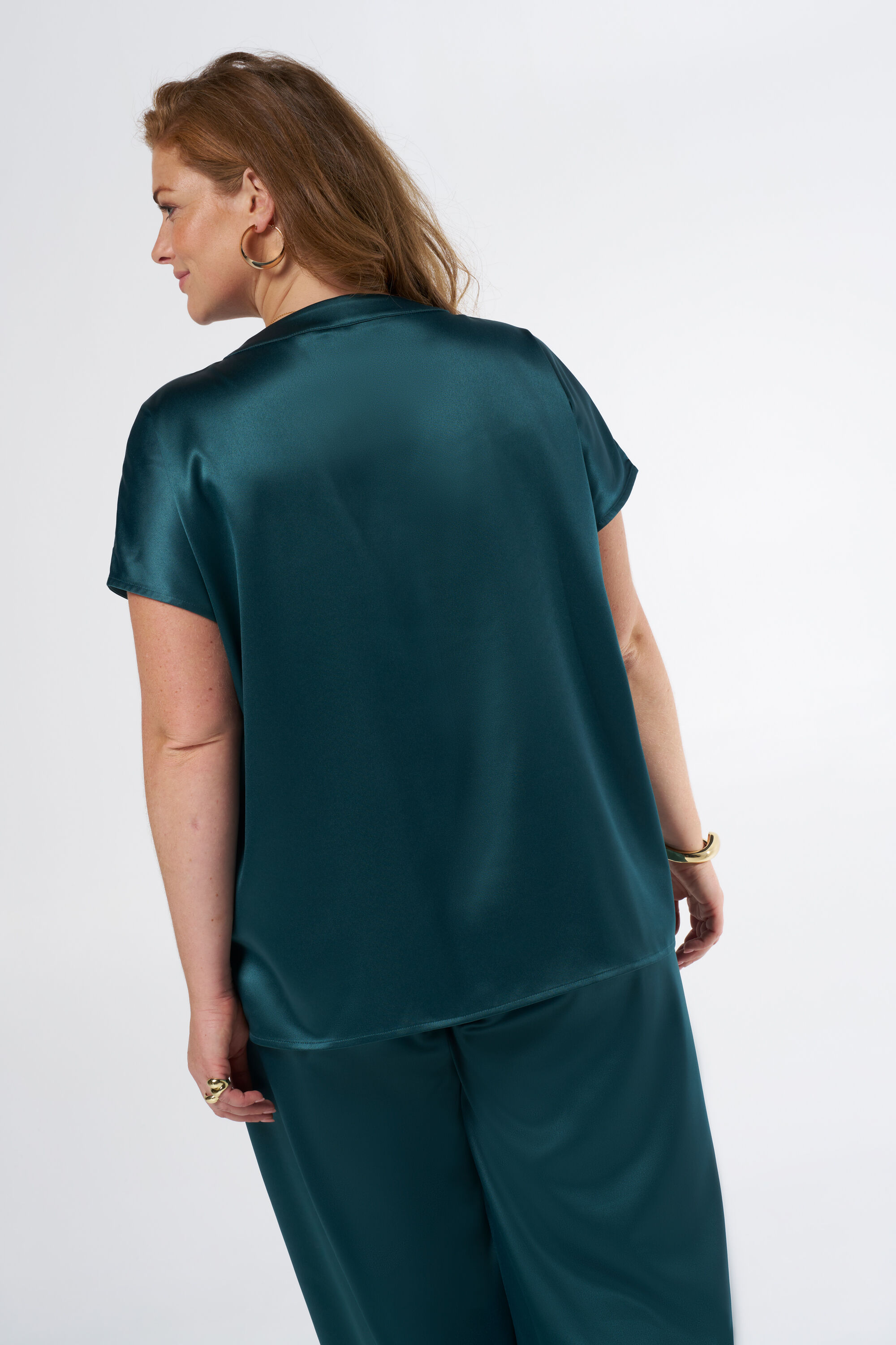 Blusa con aspecto satinado image number 3