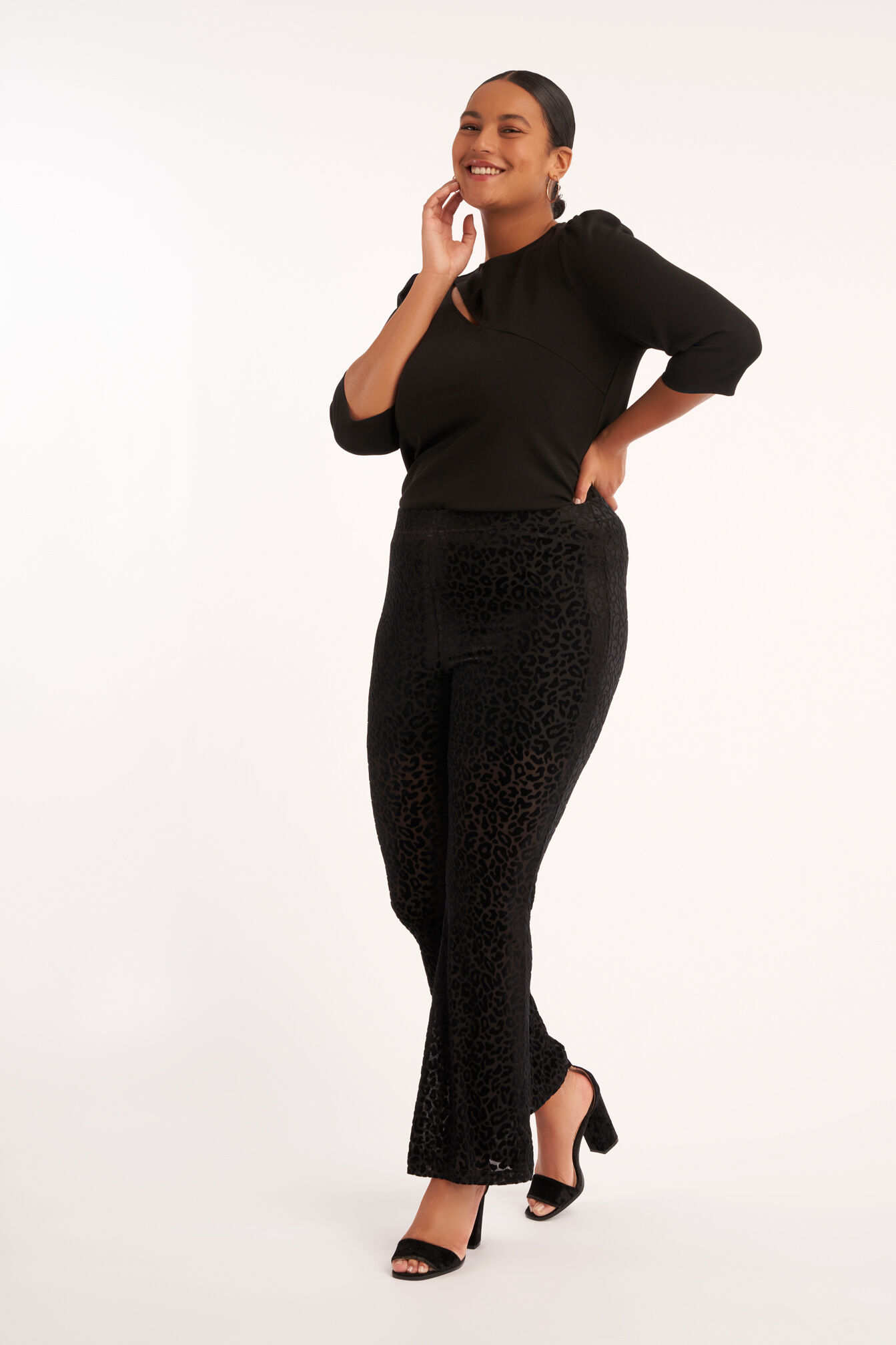 Legging acampanado con estampado de leopardo image number 0