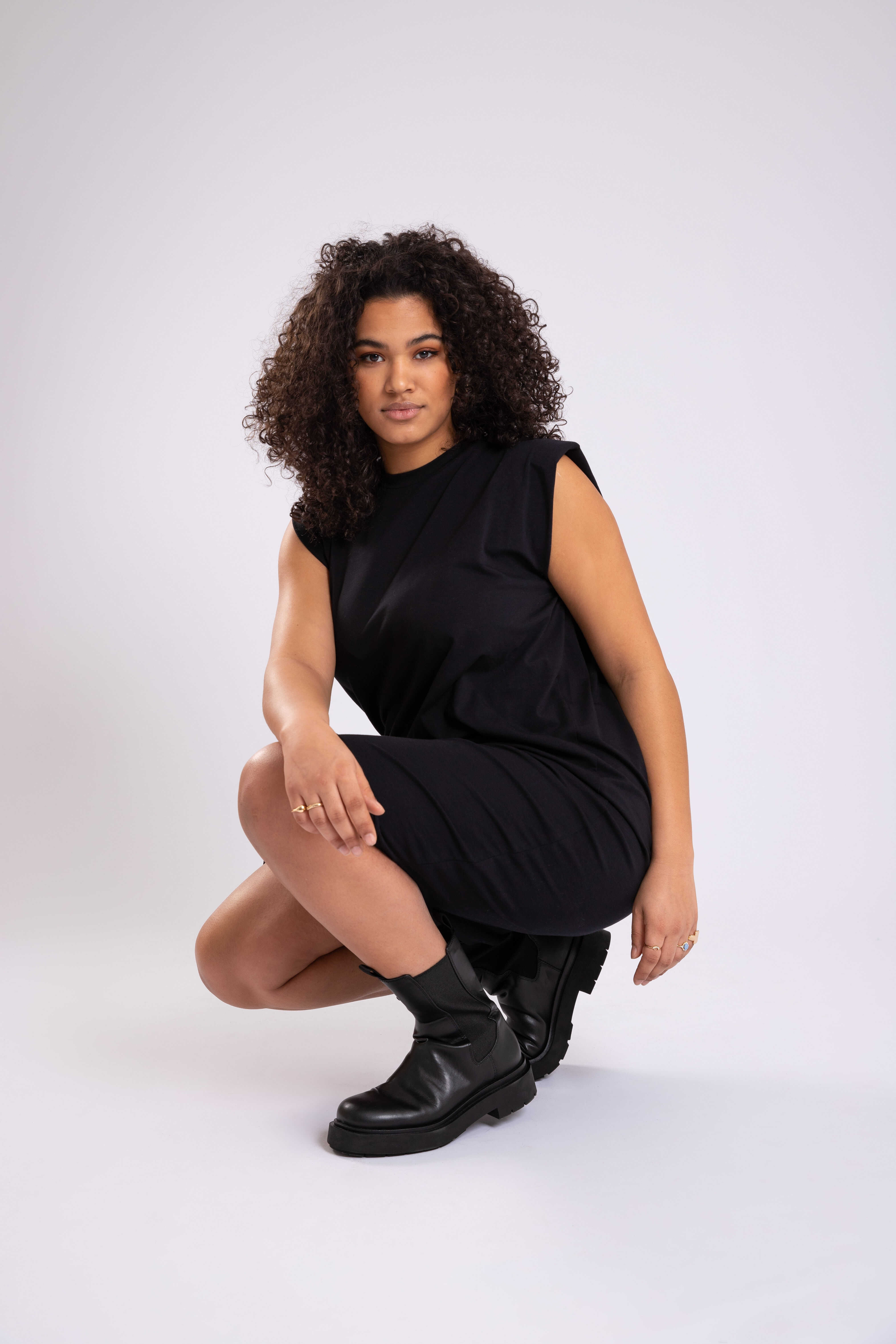 Vestido con detalle en los hombros image number 7