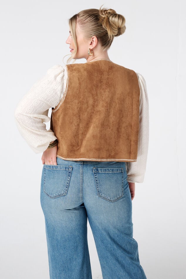 Chaleco con aspecto de ante y bordados image number 3