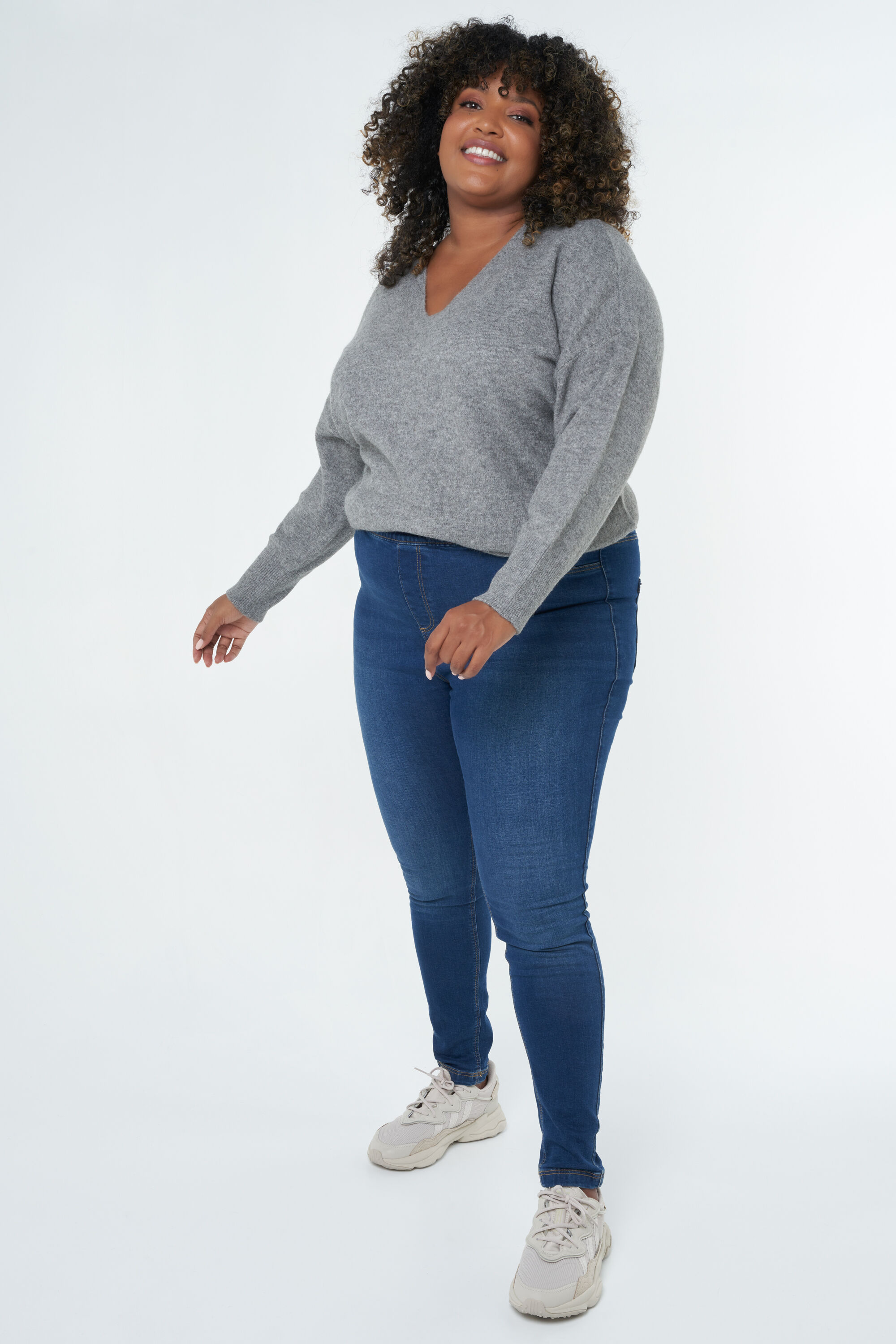 Su&eacute;ter de punto fino con escote en V image number 5