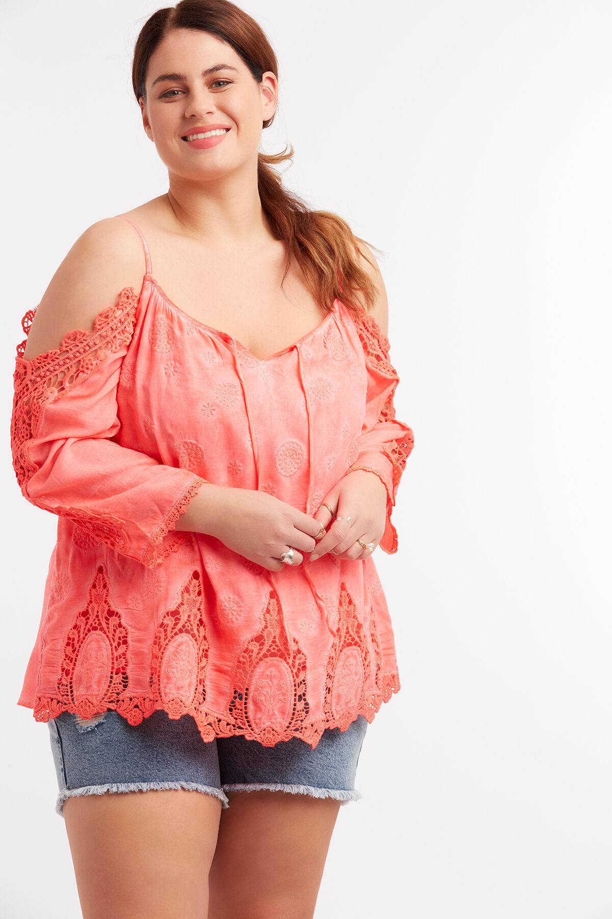 Blusa de hombros descubiertos image number 4