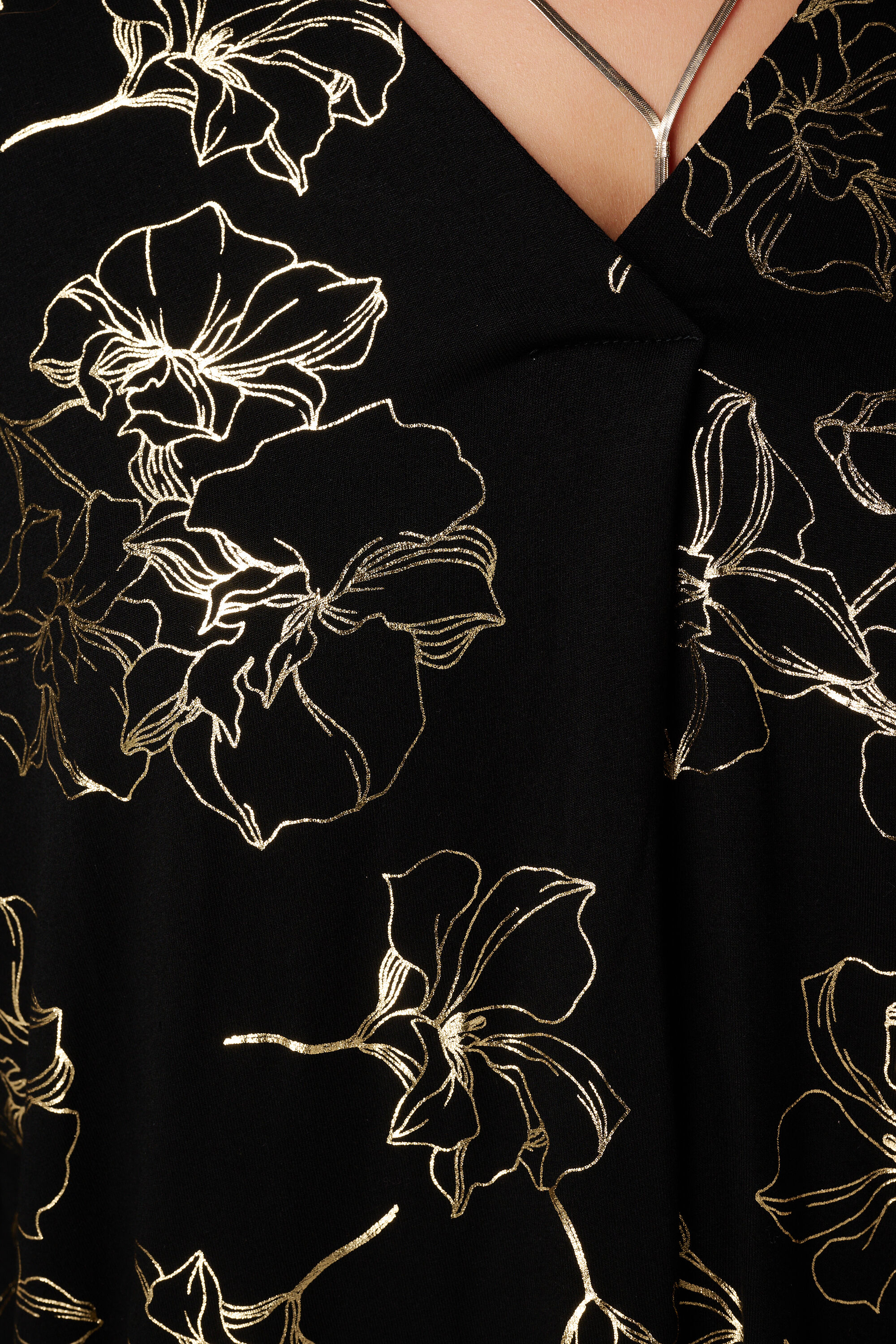 Top con estampado el&aacute;stico y laminado image number 6