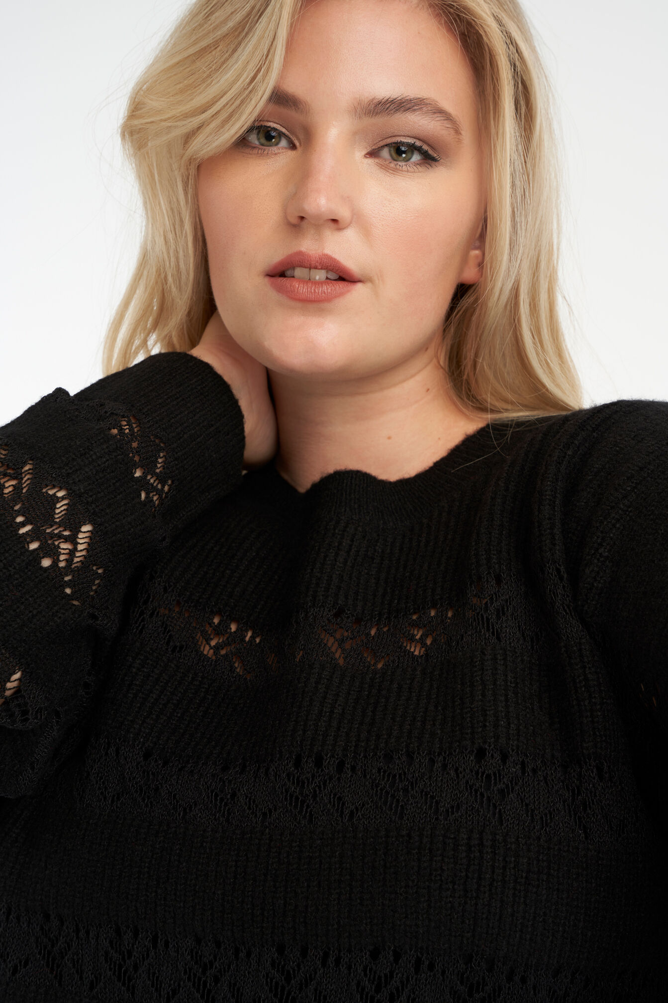 Su&eacute;ter con mangas caladas image number 4