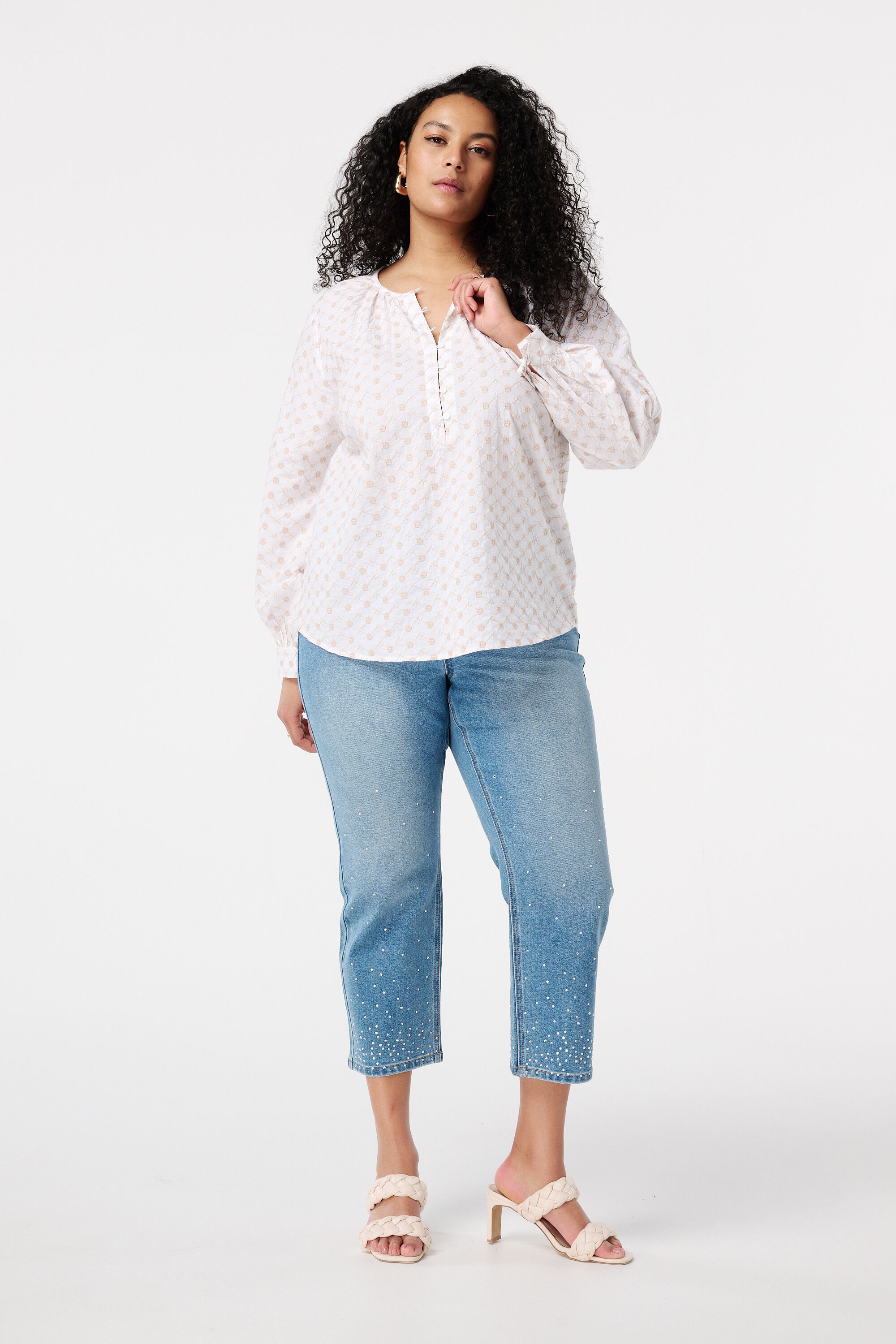 Blusa con bordado image number 5