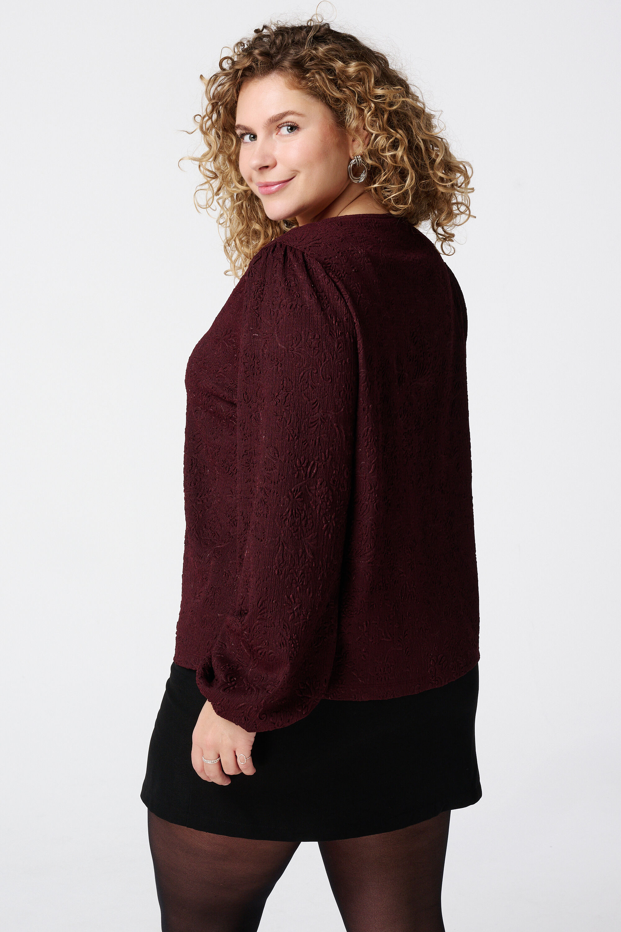 Top con lazos decorativos image number 3