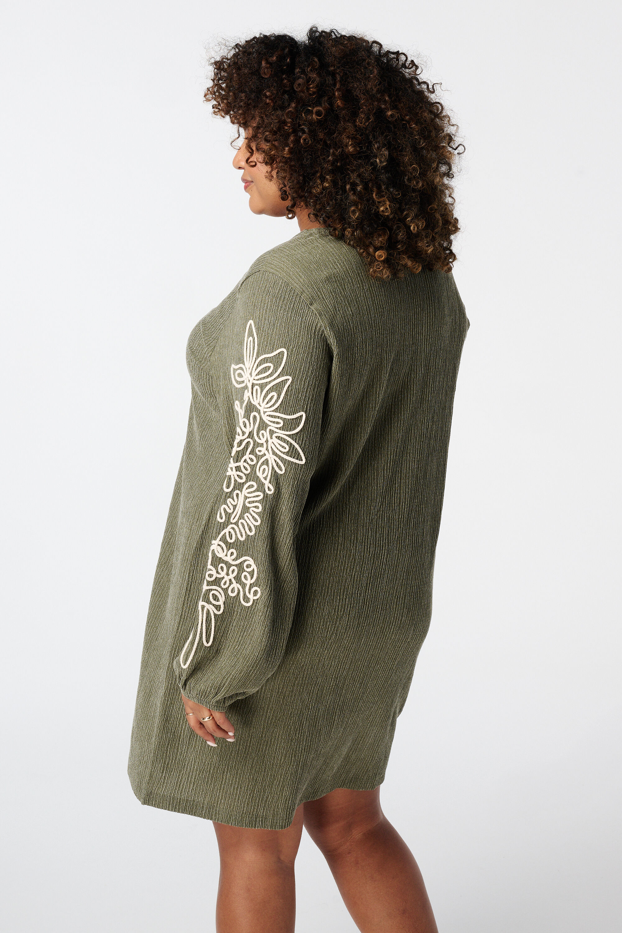 Vestido con detalles image number 3