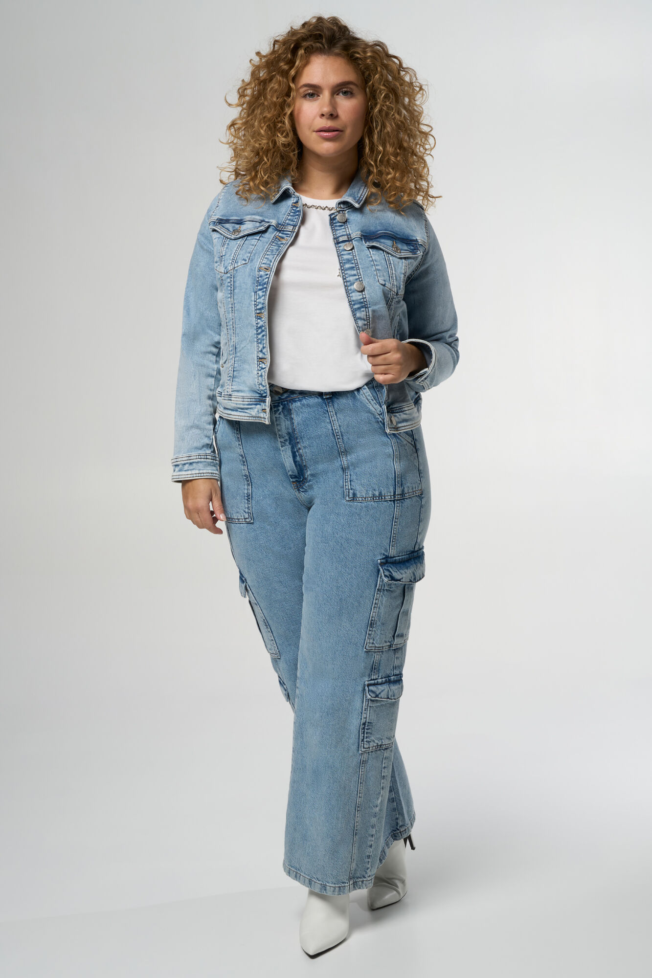 Chaqueta vaquera con el&aacute;stico image number 5