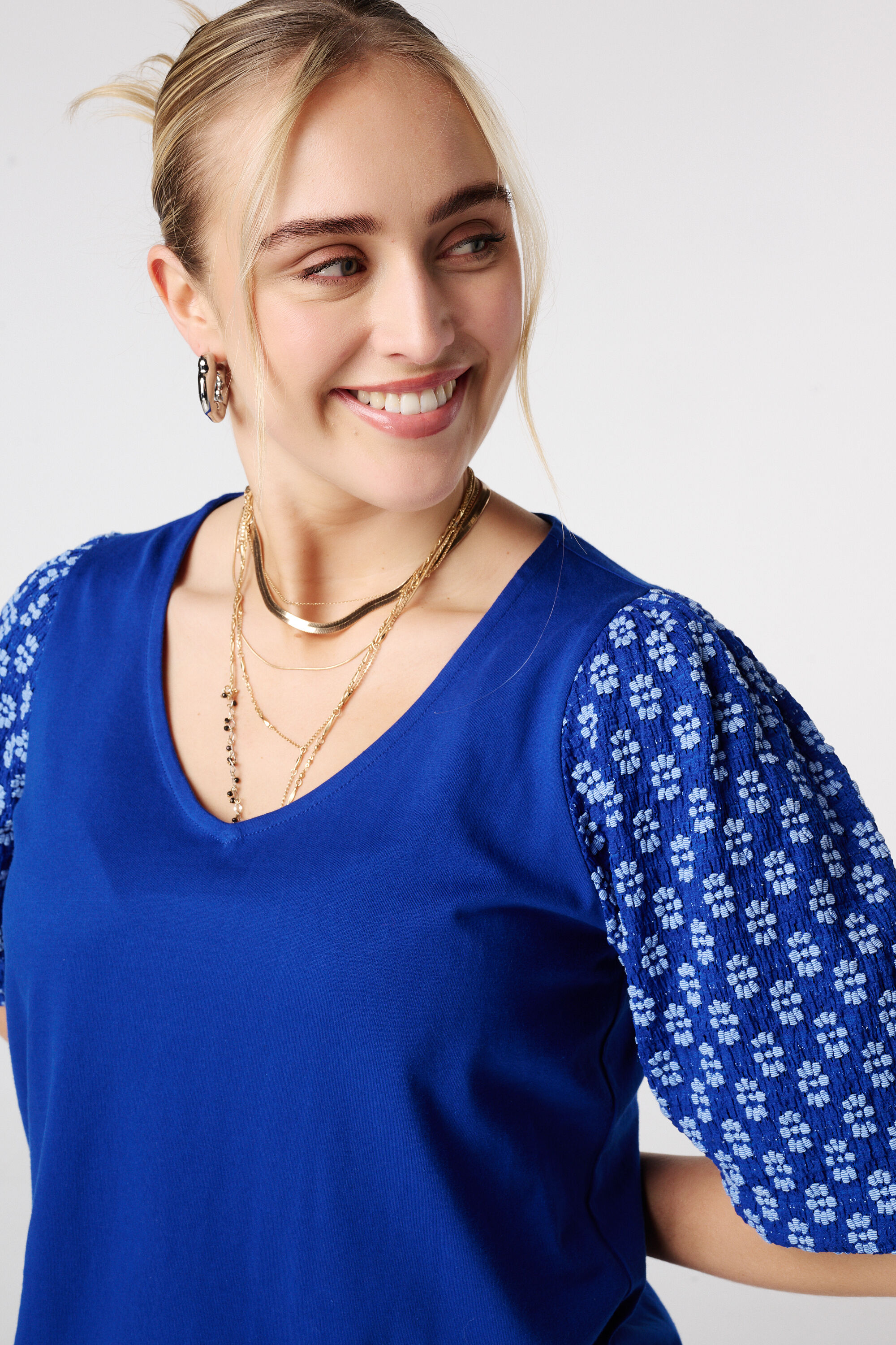 Top con mangas abullonadas image number 4