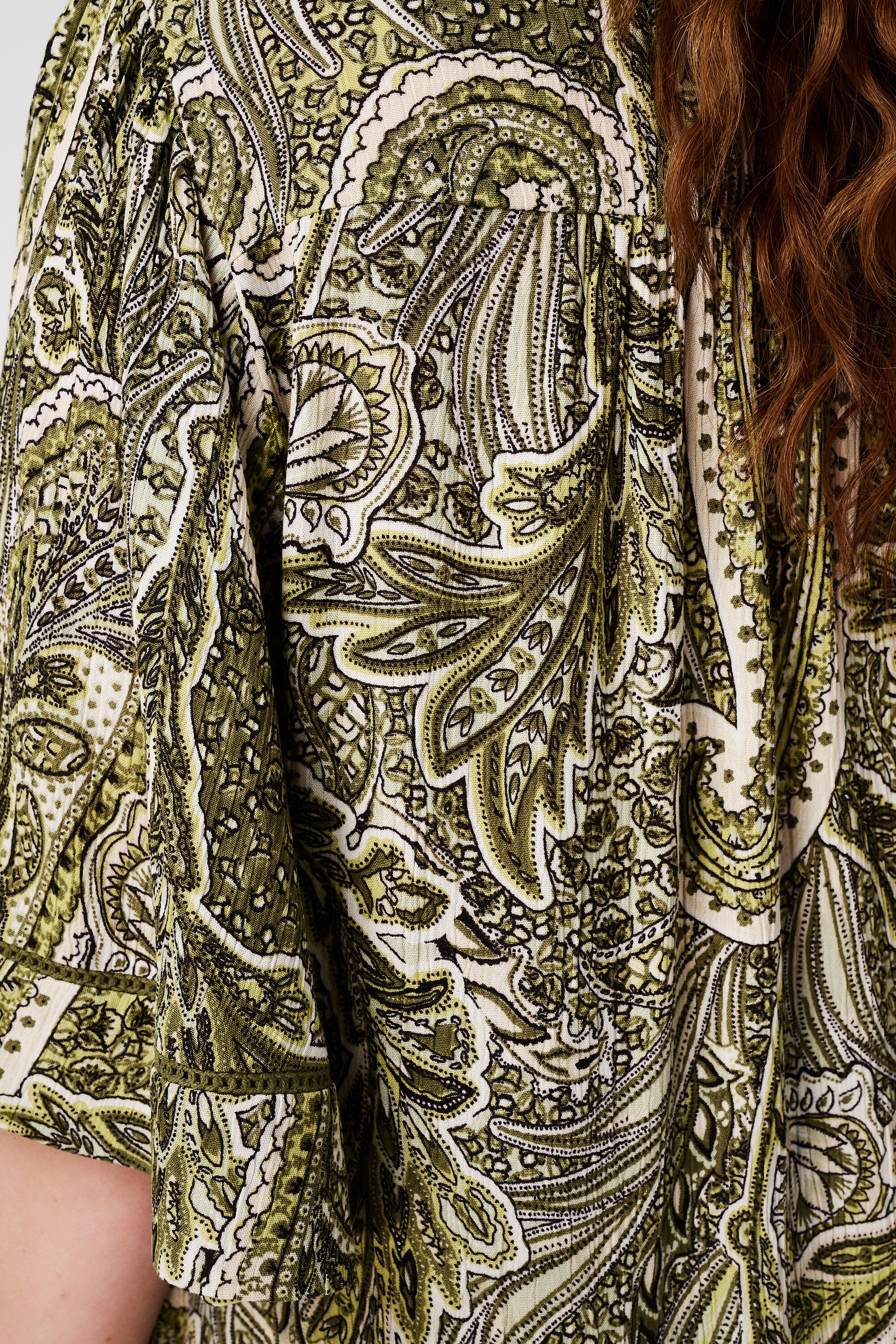 Blusa con estampado y detalle de lazo image number 6