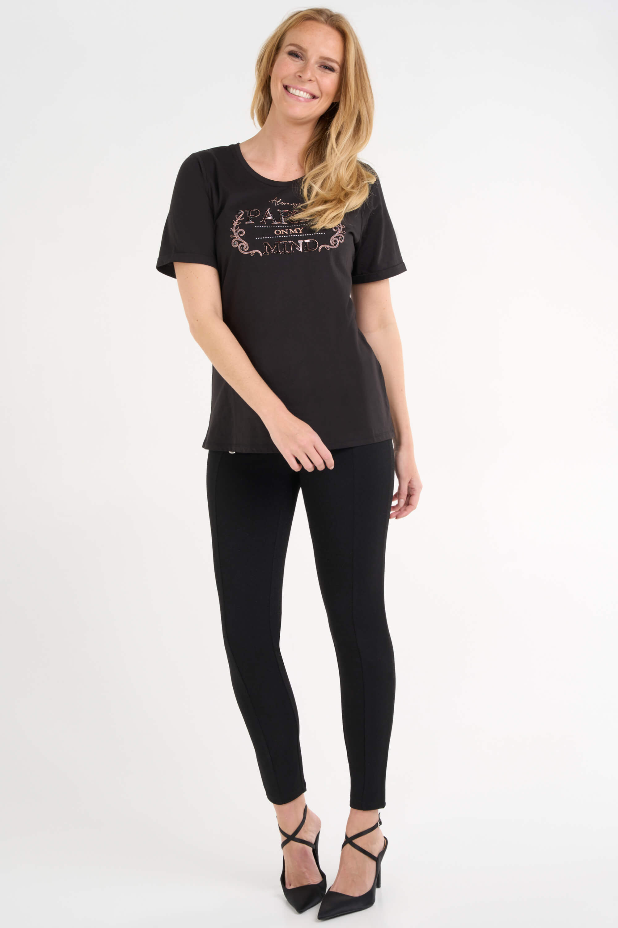 Camiseta con un dise&ntilde;o impreso y abalorios. image number 5