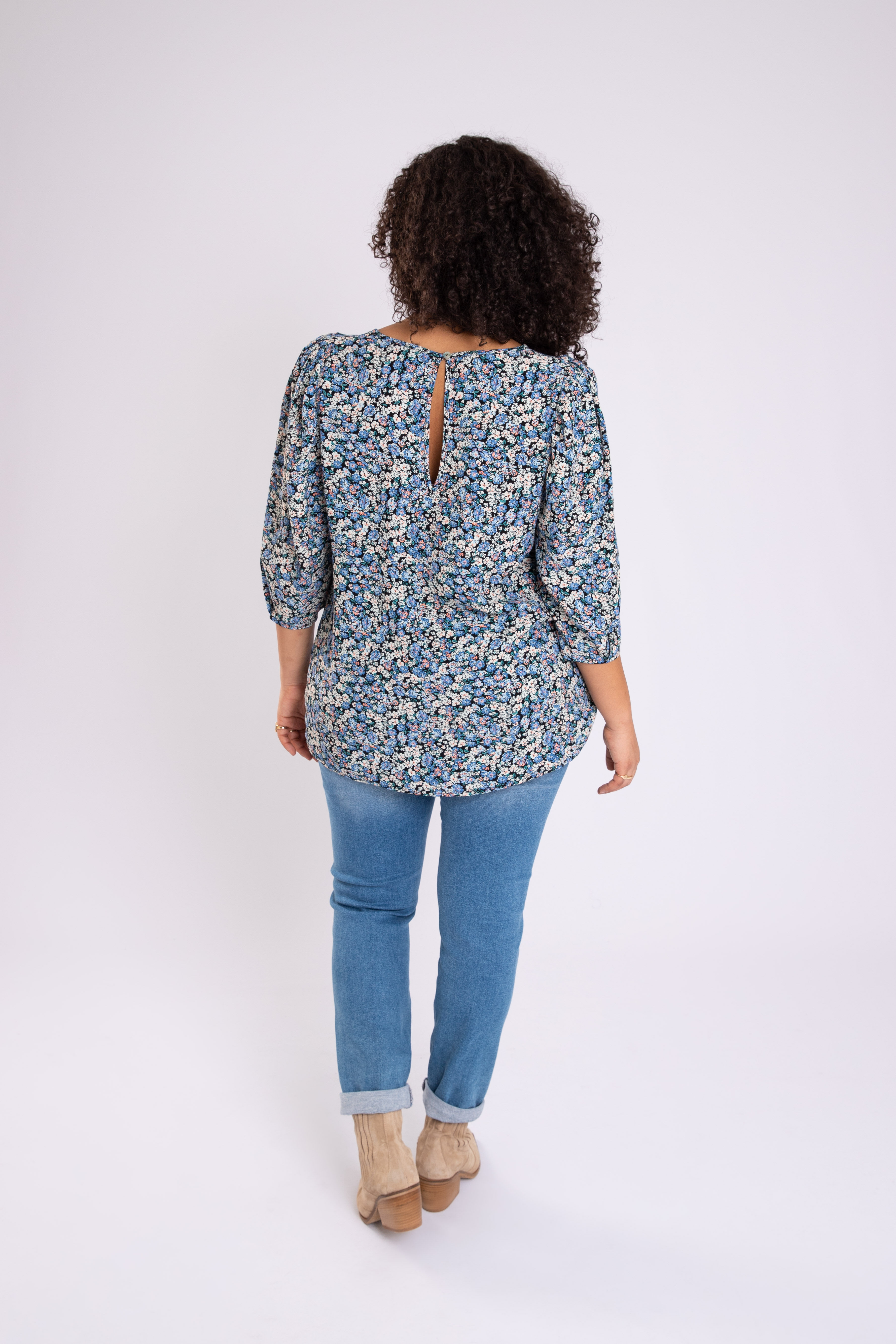 Blusa con manga abullonada  image number 4