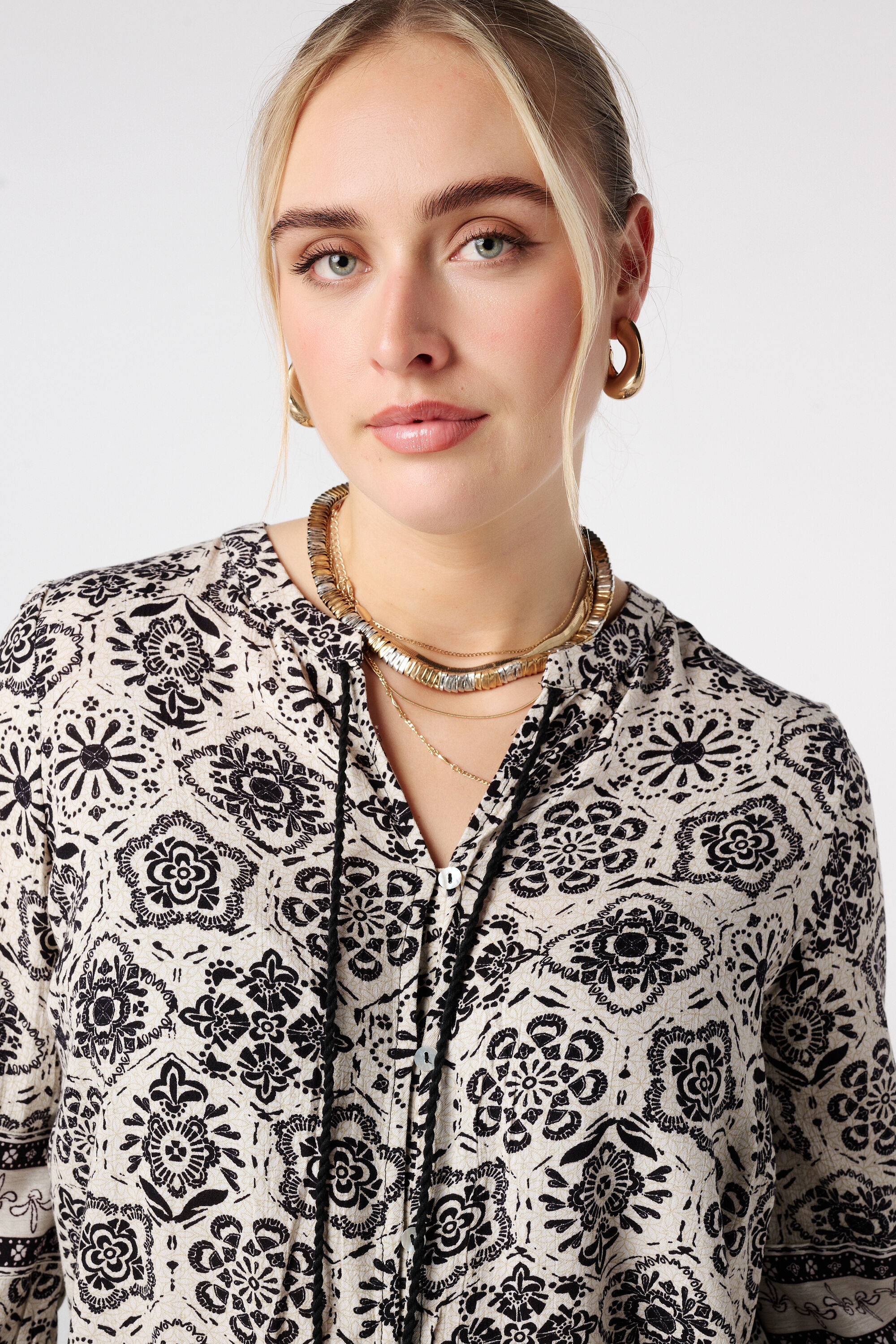 Blusa con cierre de botones image number 4