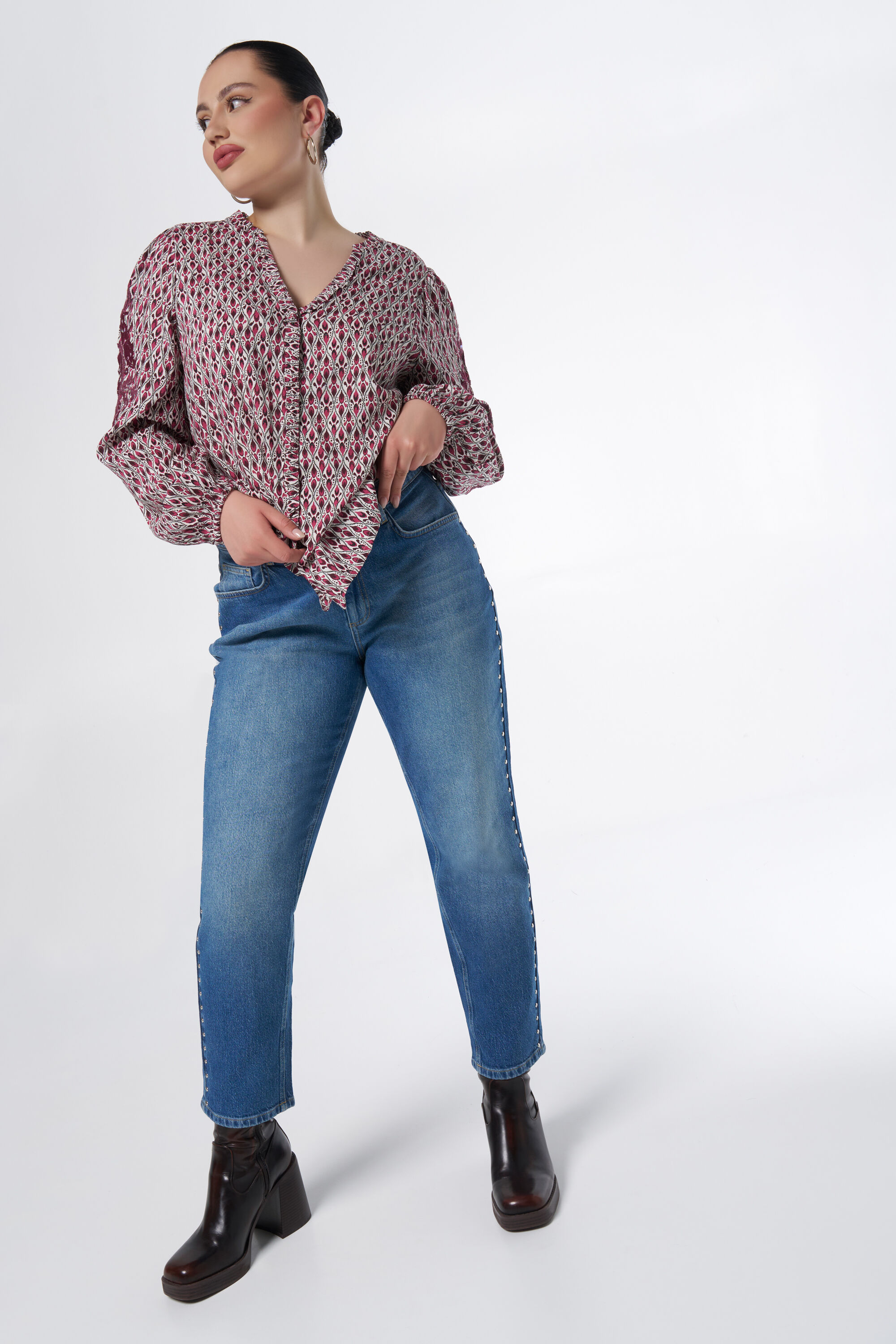 Blusa con bordado  image number 5