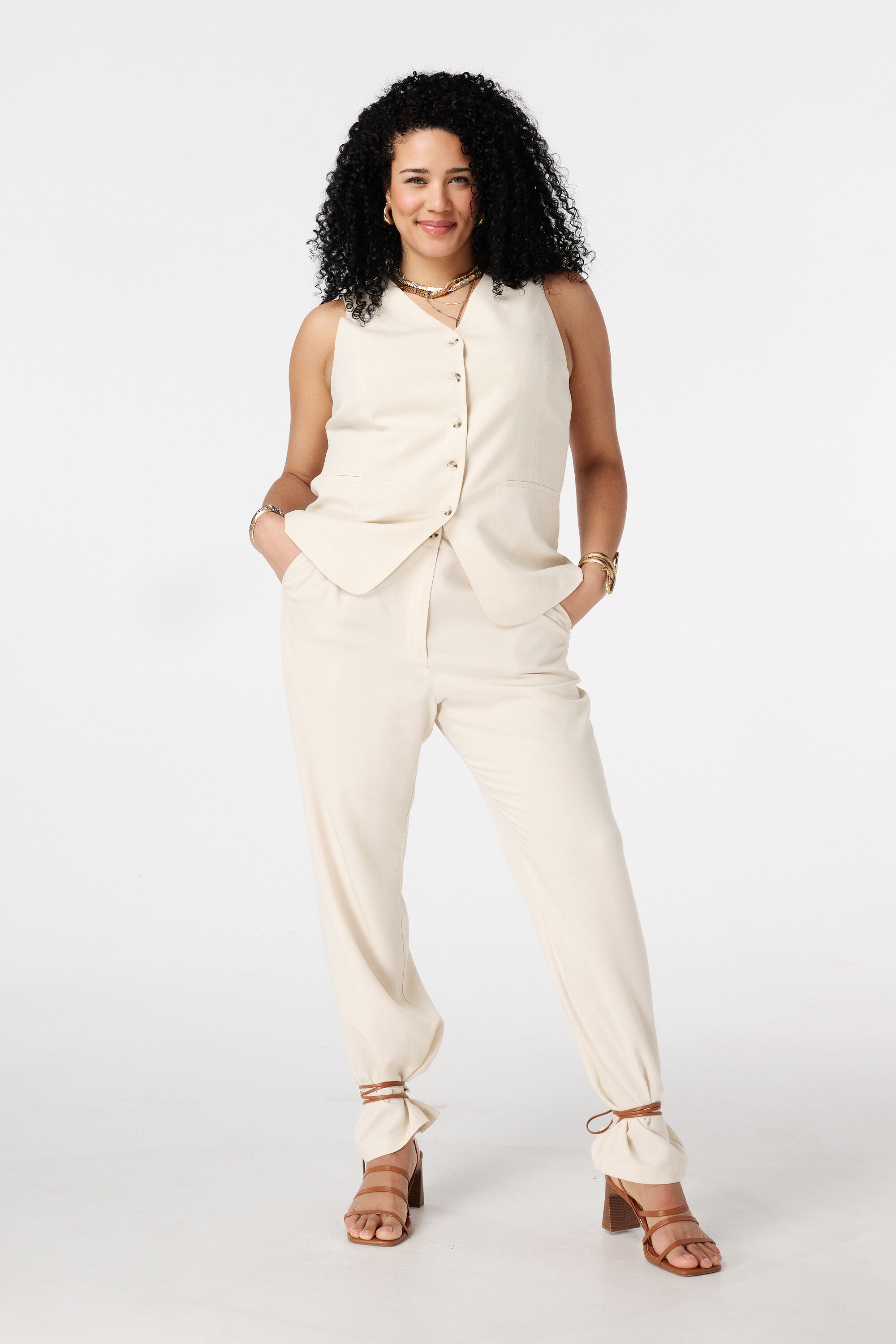 Chaleco con cierre de botones image number 5